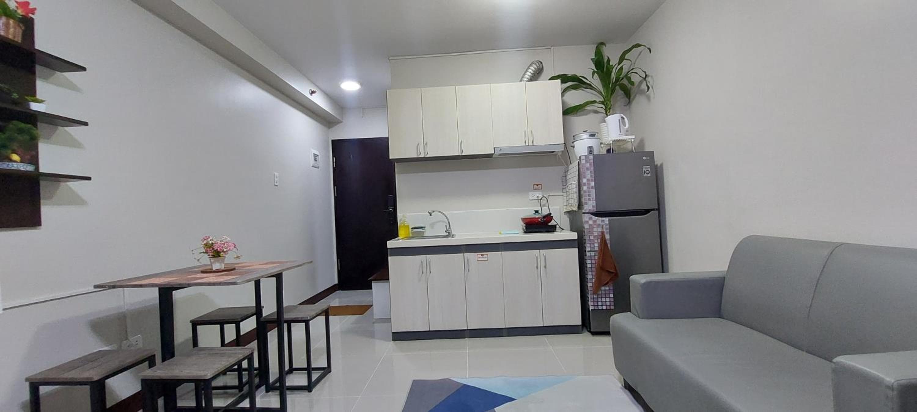 Dracarys Place 2 Condo with Balcony Unlimited Wifi LapuLapu City view, Lapu Lapu City, photo 6