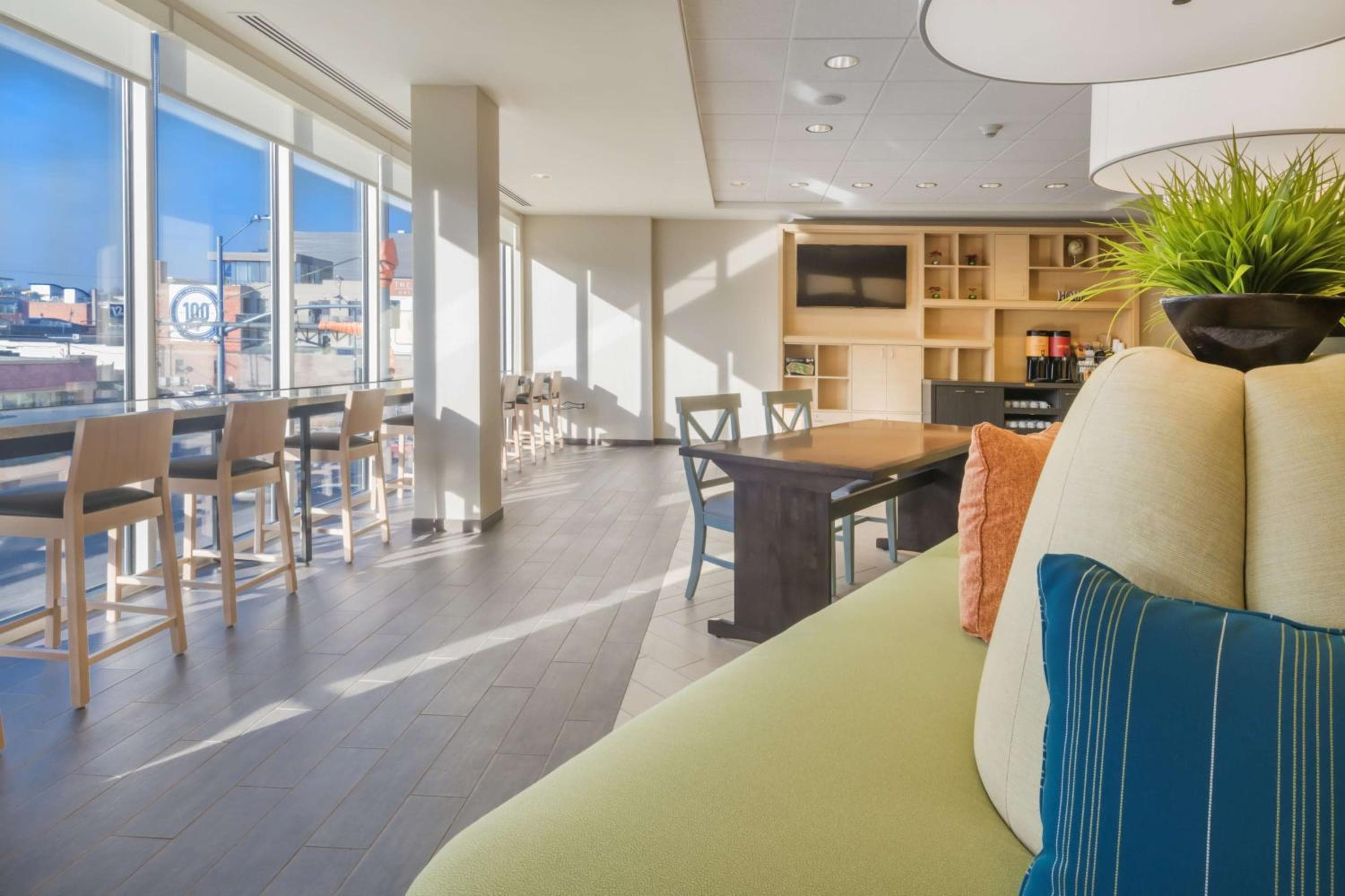 Home2 Suites Kansas City Downtown, Kansas City, photo 2
