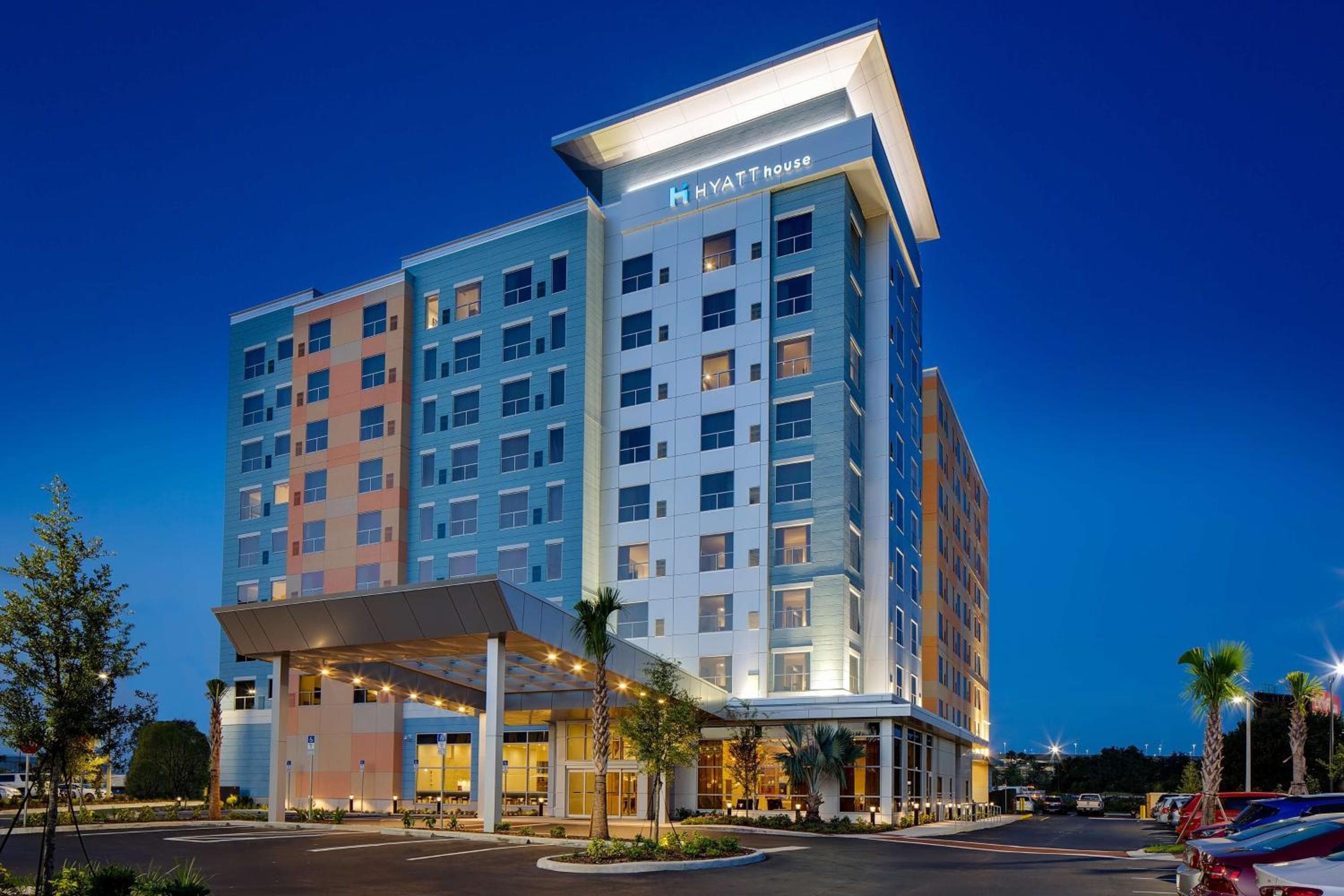 Building at Hyatt House across from Universal Orlando Resort