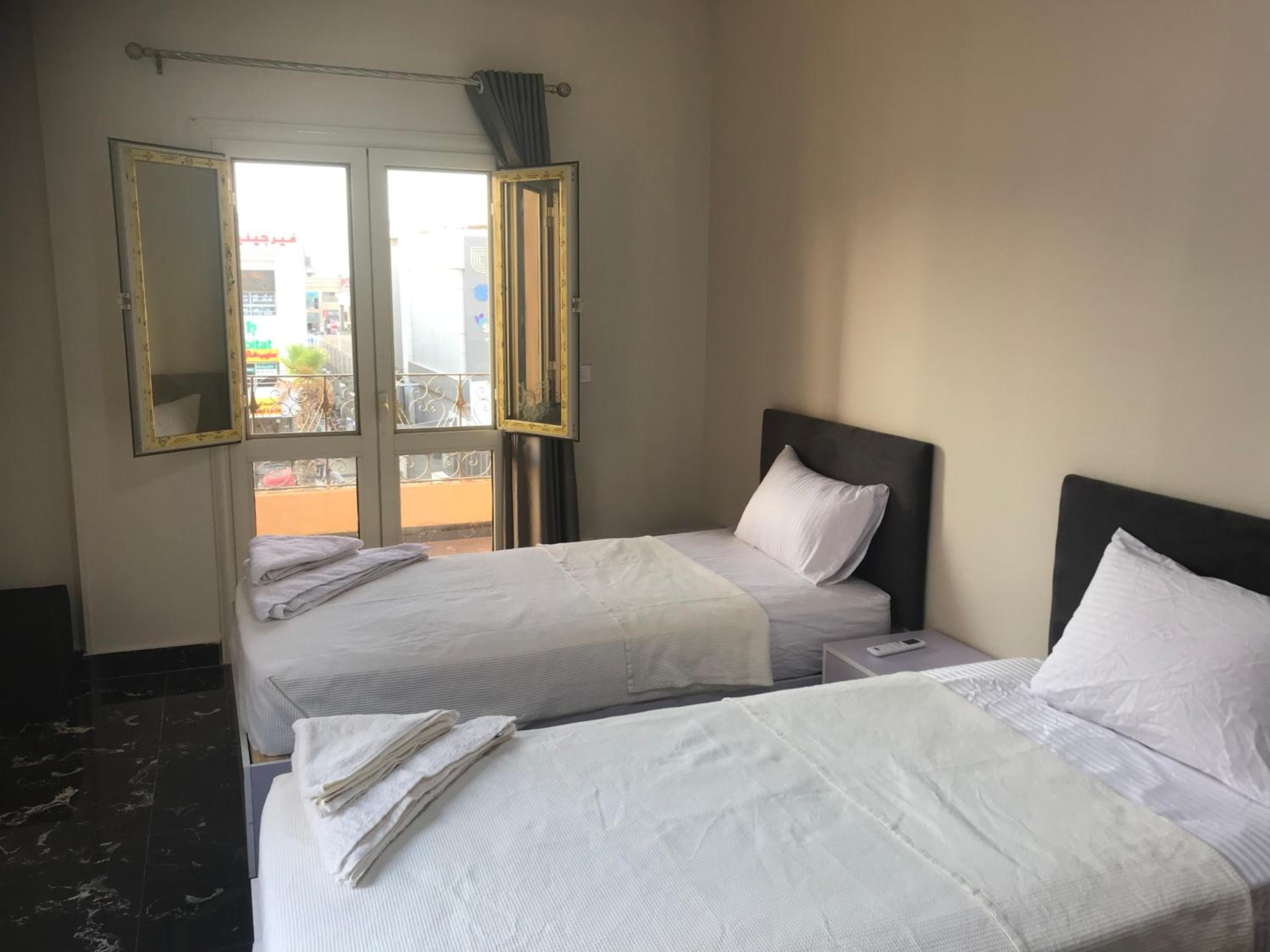 Comfort Suite Near Triumph Luxury Hotel, Cairo