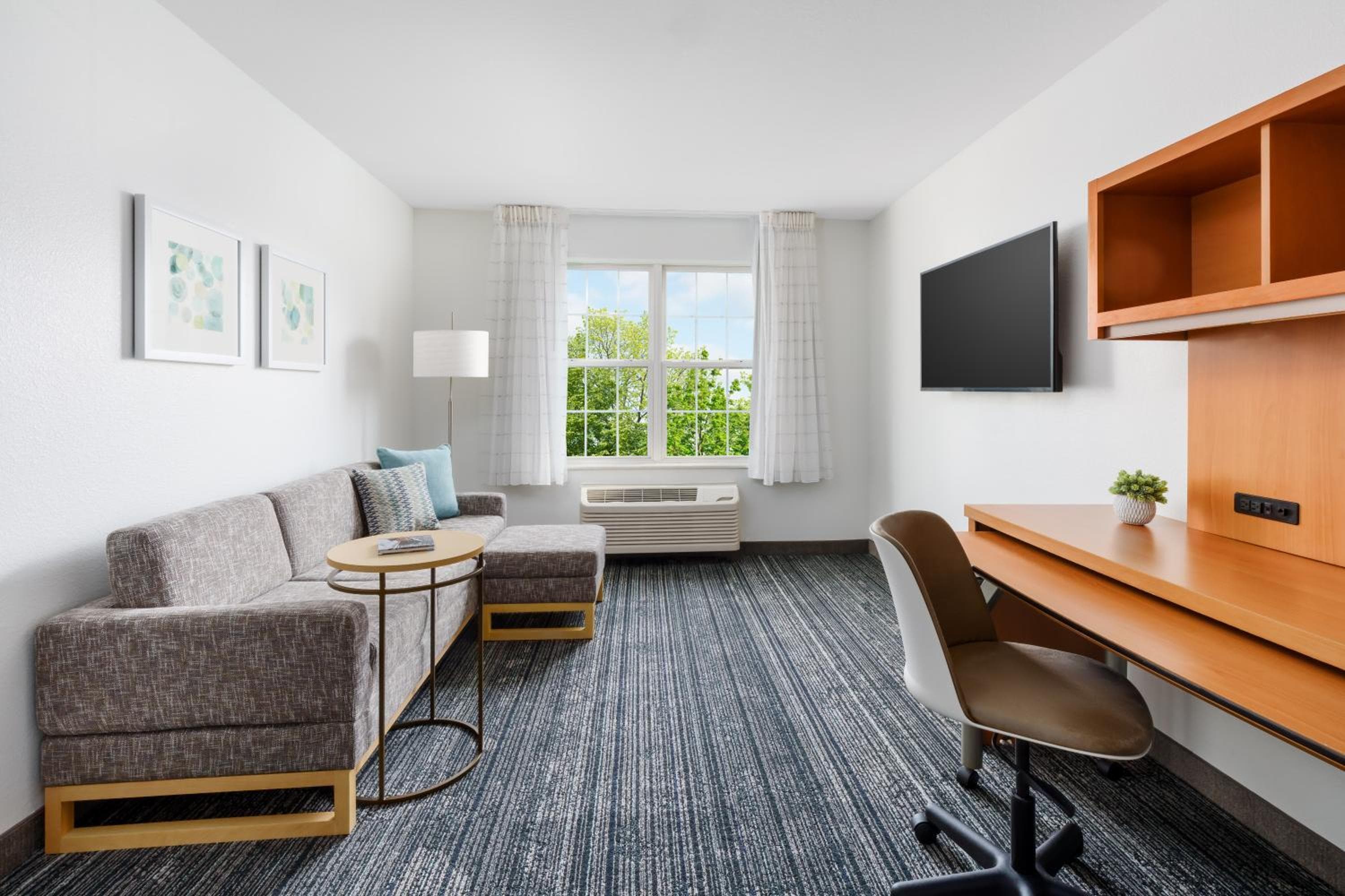 TownePlace Suites Manchester-Boston Regional Airport, Manchester, photo 3