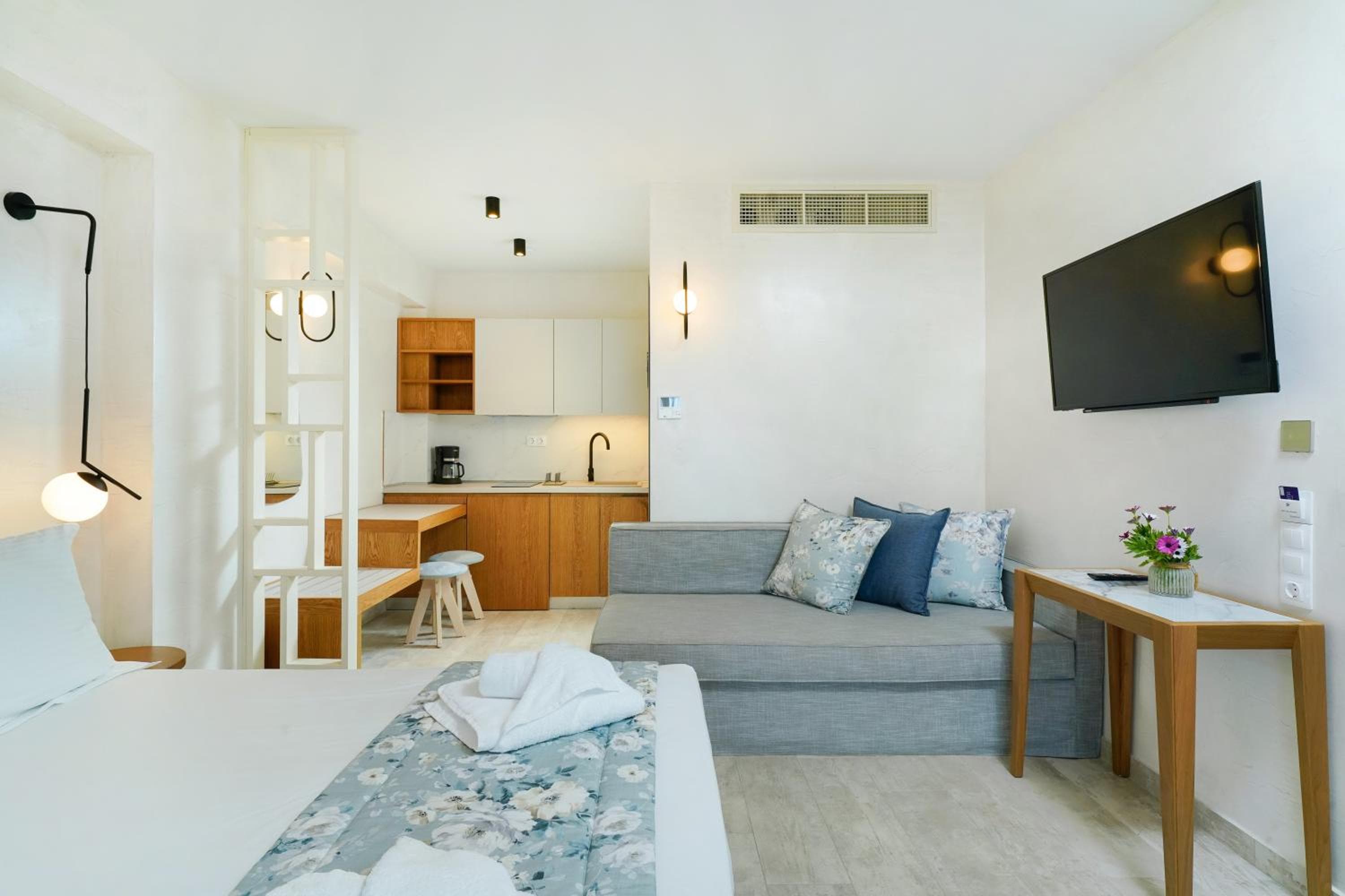 ILIORAMA LUXURY SUITES, Skala Potamias, photo 3
