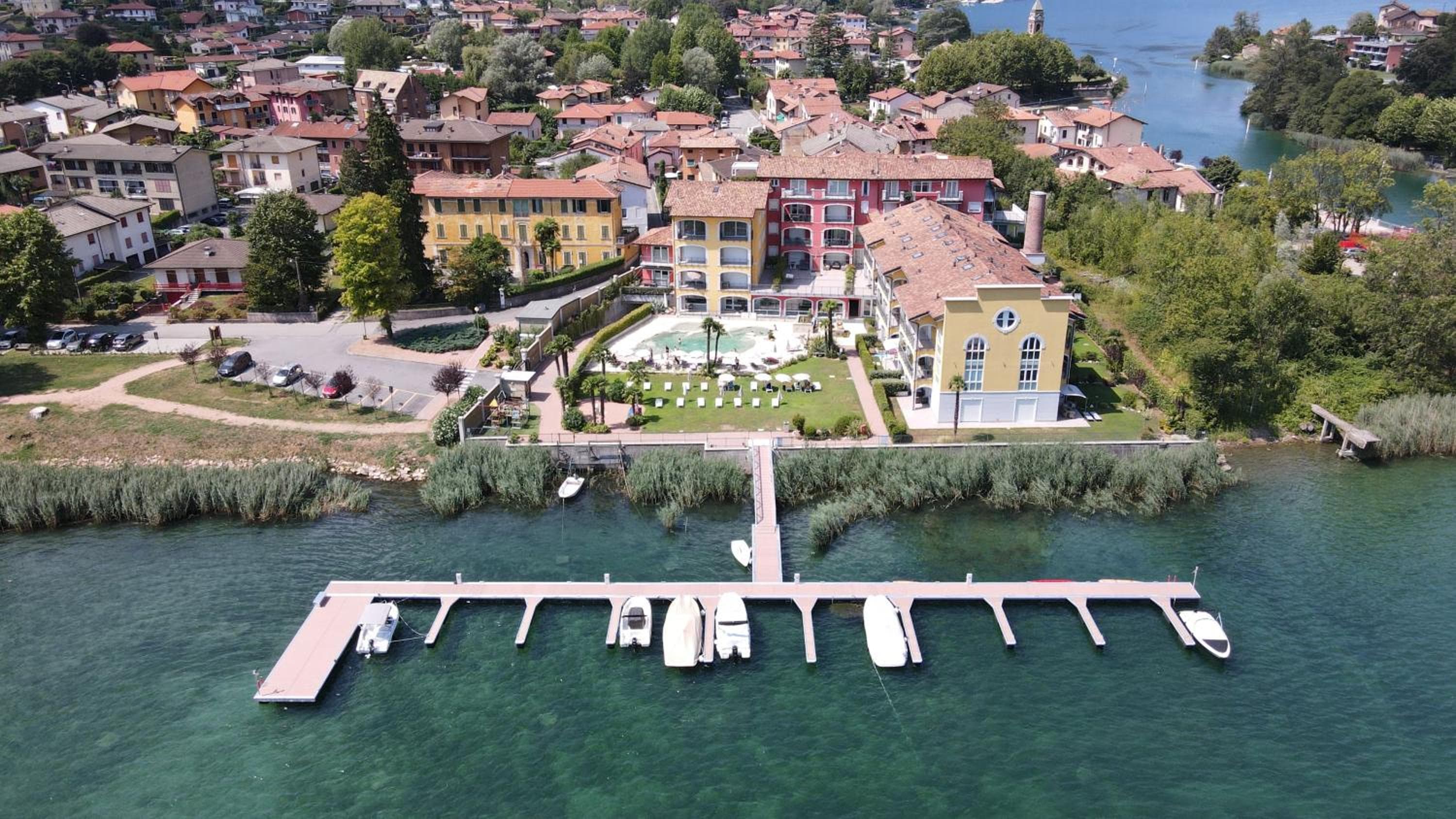 Yachting Residence - Private Dock, Lake Access & SPA, Lavena Ponte Tresa