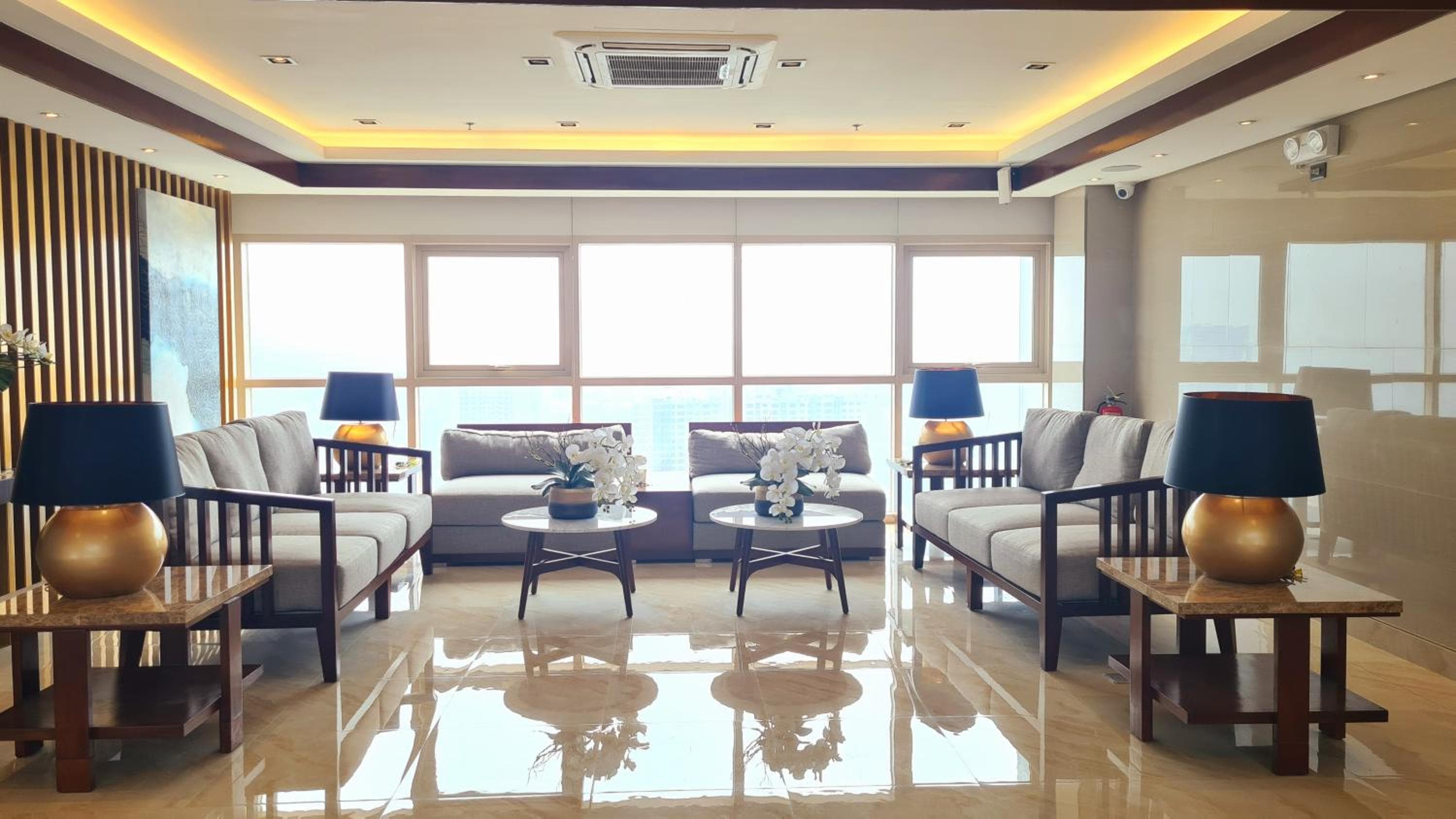 Cozy Penthouse 2BR Suite w Balcony - Amazing Manila Bay View and City Skyline near MOA, Manila, photo 6