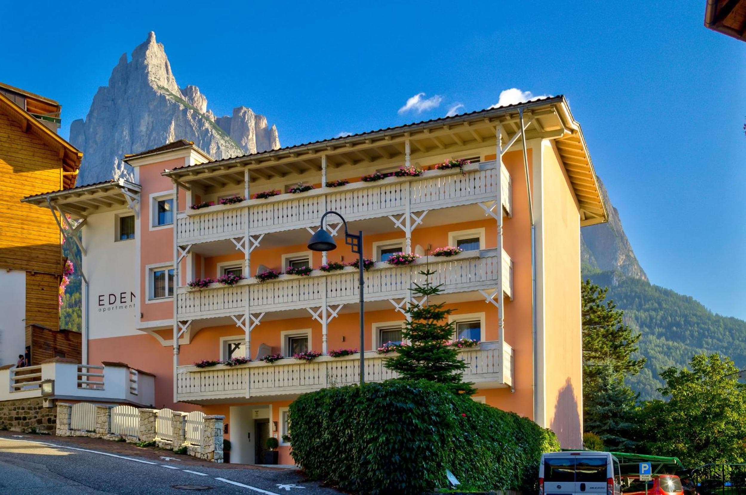Eden Apartments, Siusi