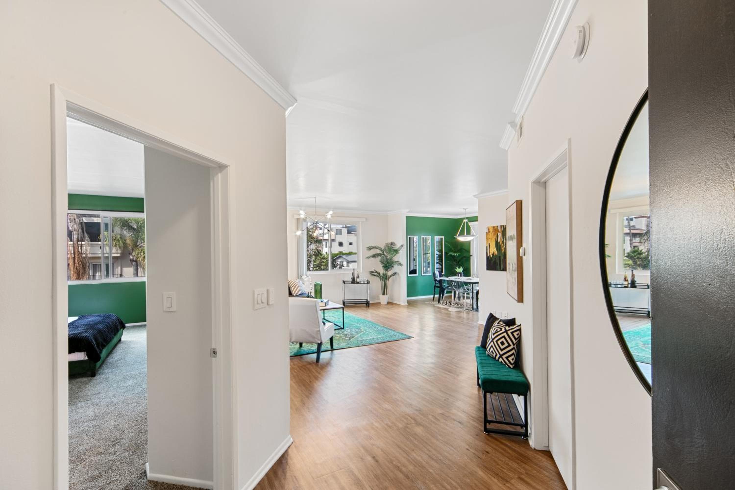 Beverly Hills Glamour Oasis 2 BR Apt with Parking 304, Los Angeles, photo 4