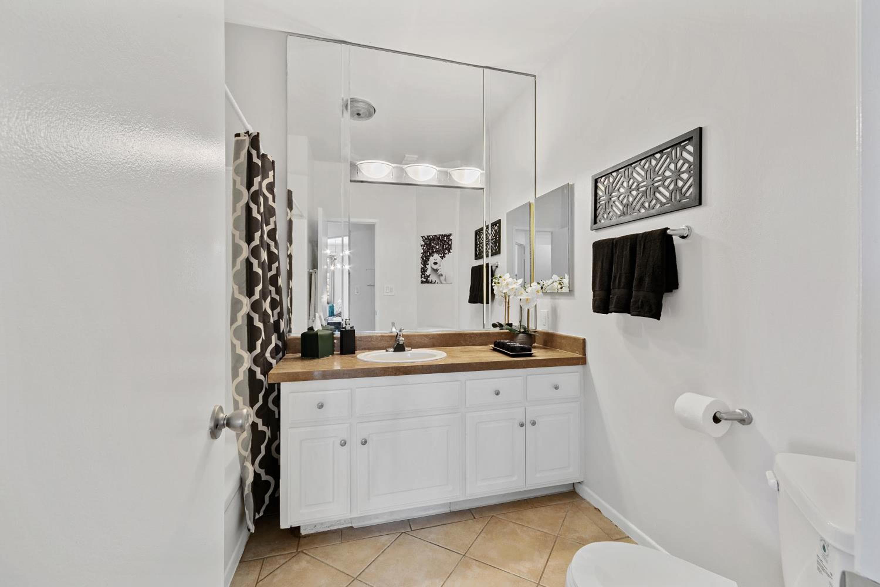 Beverly Hills Glamour Oasis 2 BR Apt with Parking 304, Los Angeles, photo 5