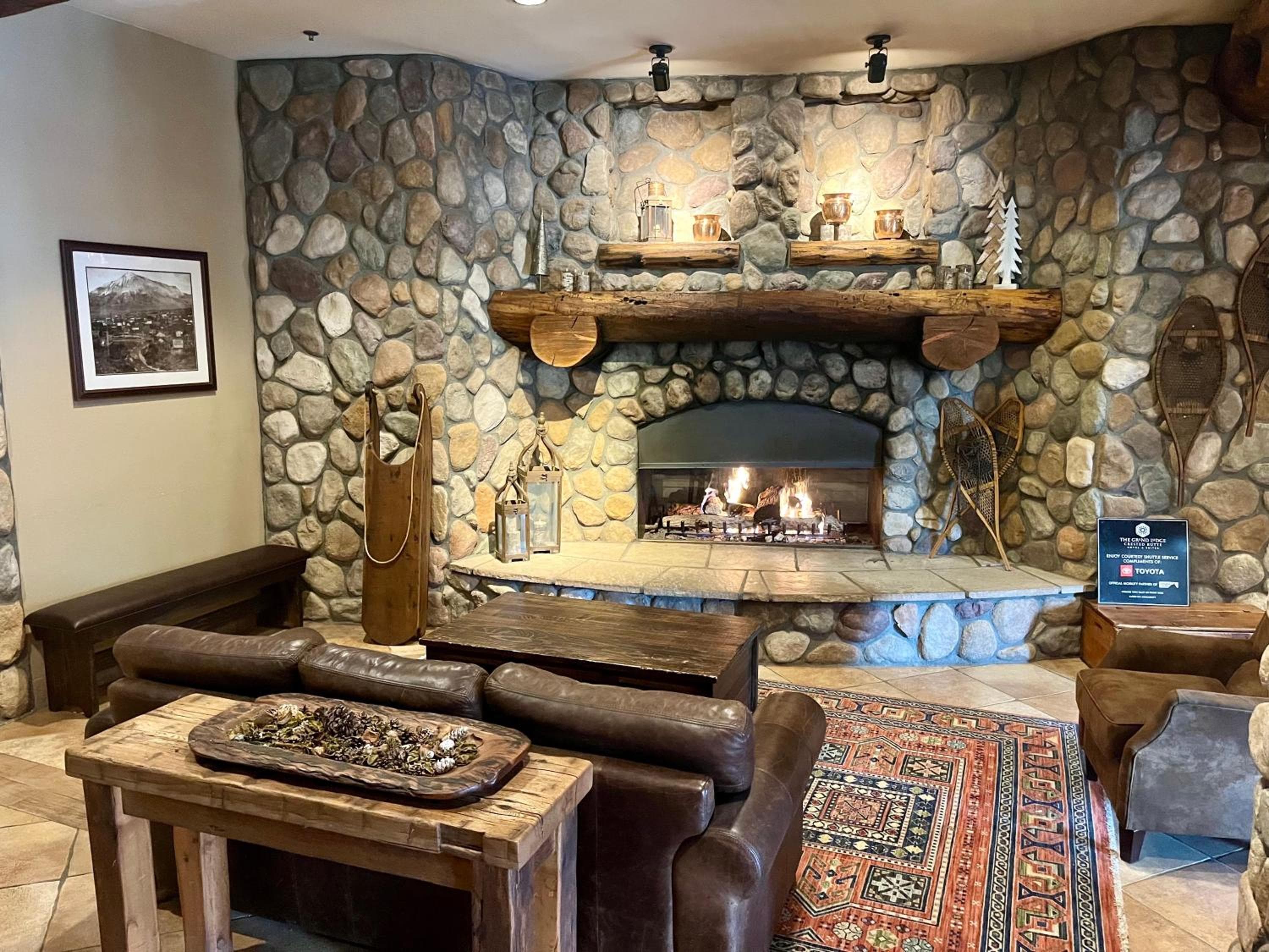 MT CB Base Area with King Bed, Outdoor Hot Tub & Pool, Crested Butte, photo 5