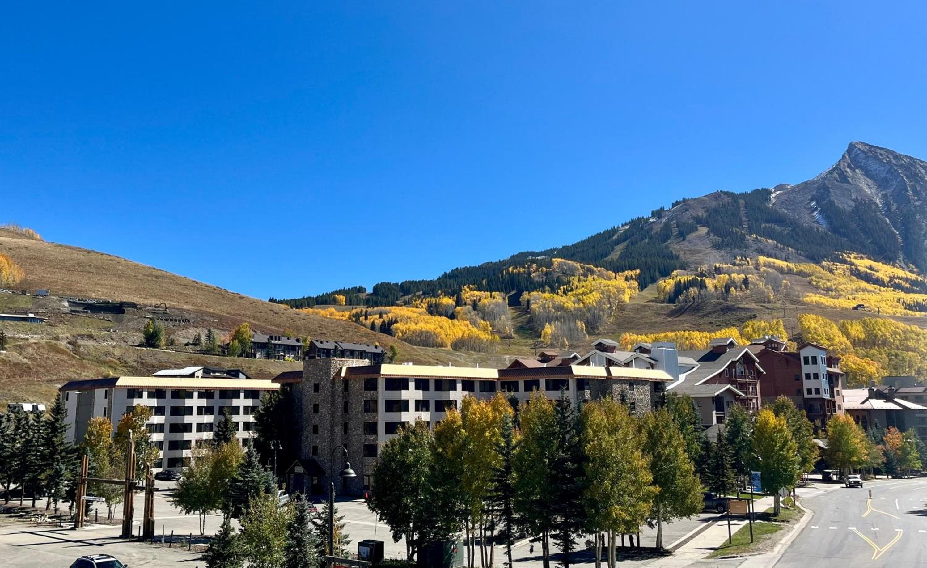 MT CB Base Area with King Bed, Outdoor Hot Tub & Pool, Crested Butte
