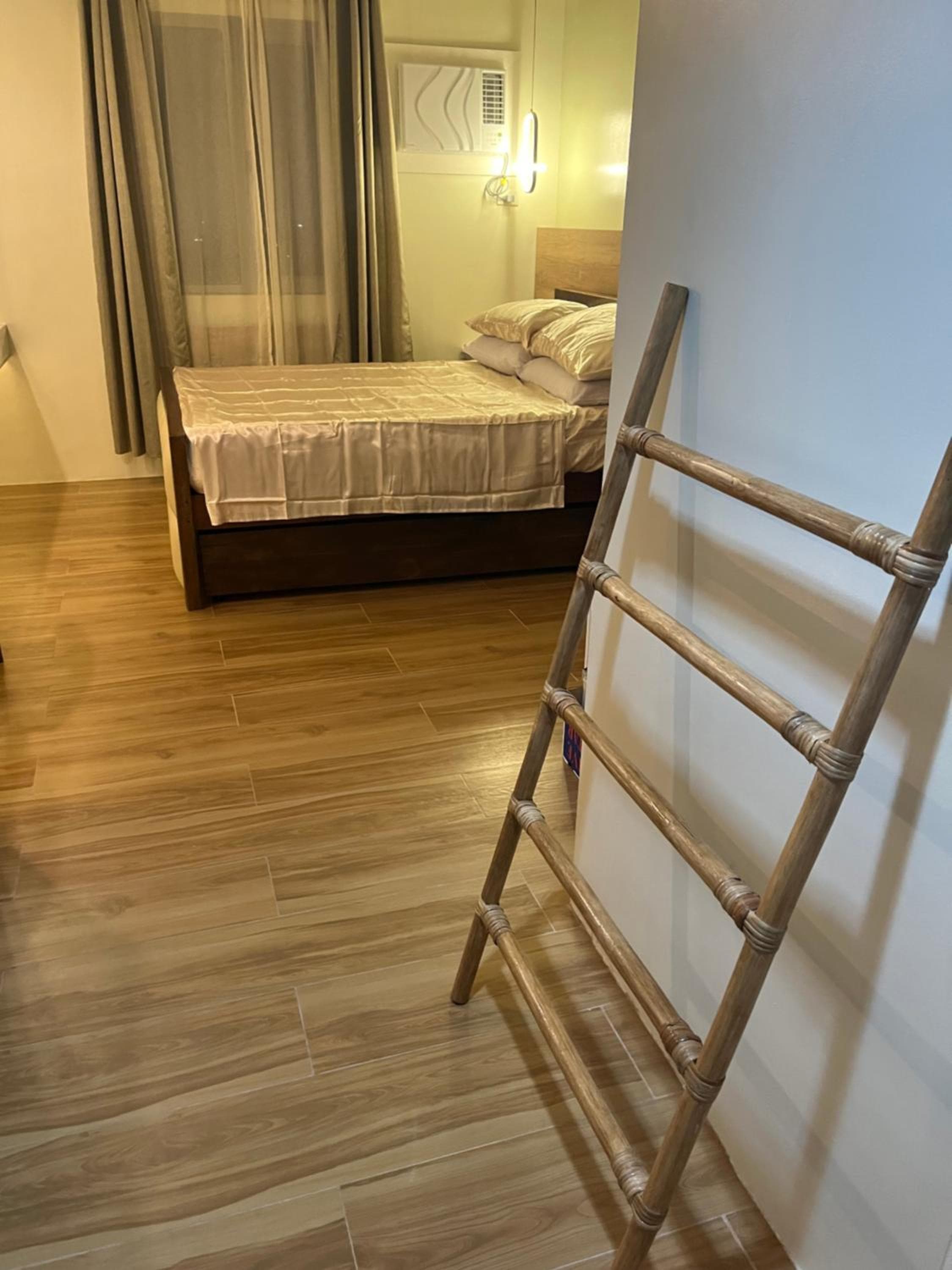 Aesthetic Functional Minimalist Space Sunvida Tower SV1716, Cebu City, photo 2