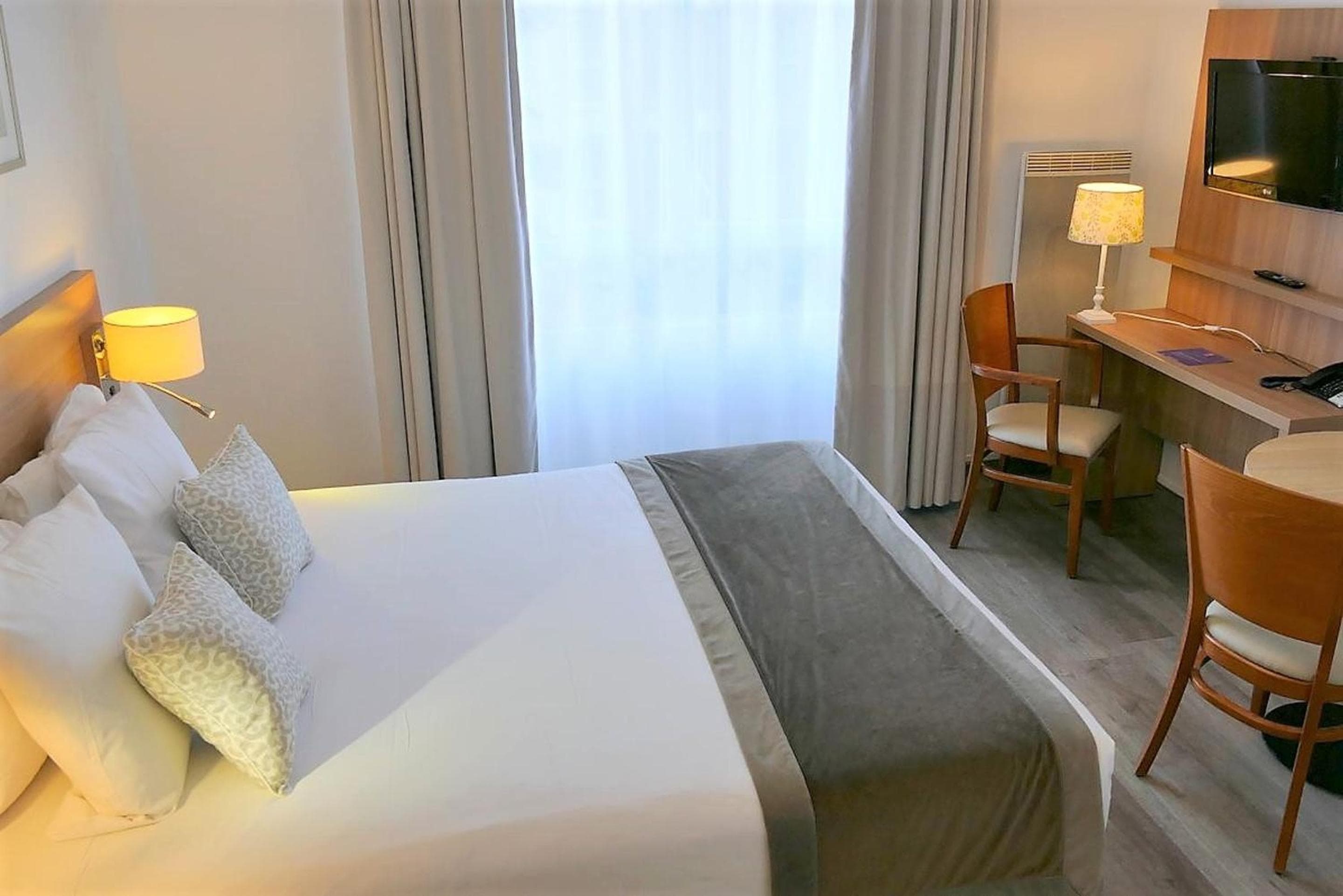 Hotel room at Séjours & Affaires Paris-Vitry