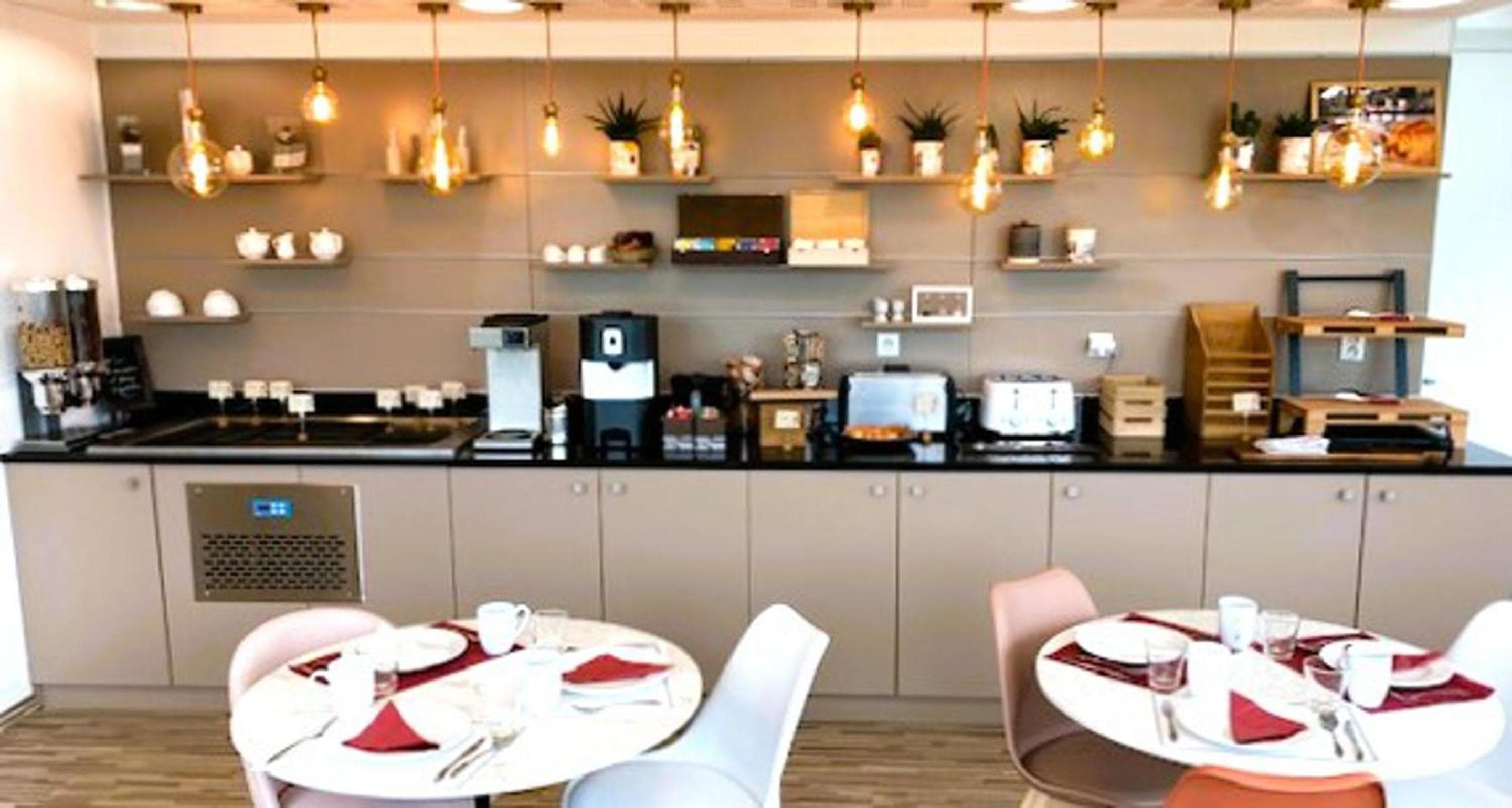 Kitchen at Séjours & Affaires Paris-Vitry
