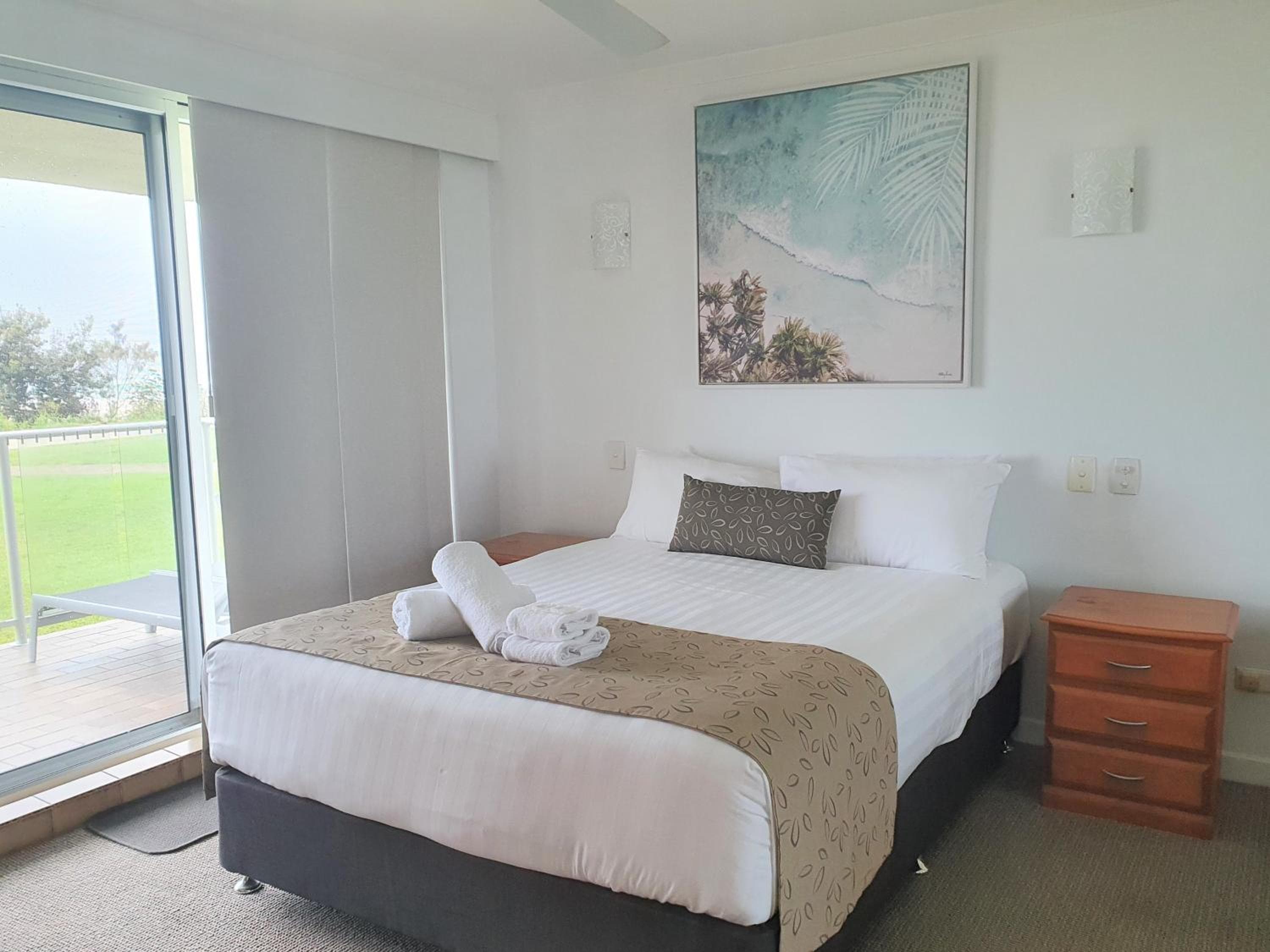 Pacific Surf Absolute Beachfront Apartments, Gold Coast, photo 3