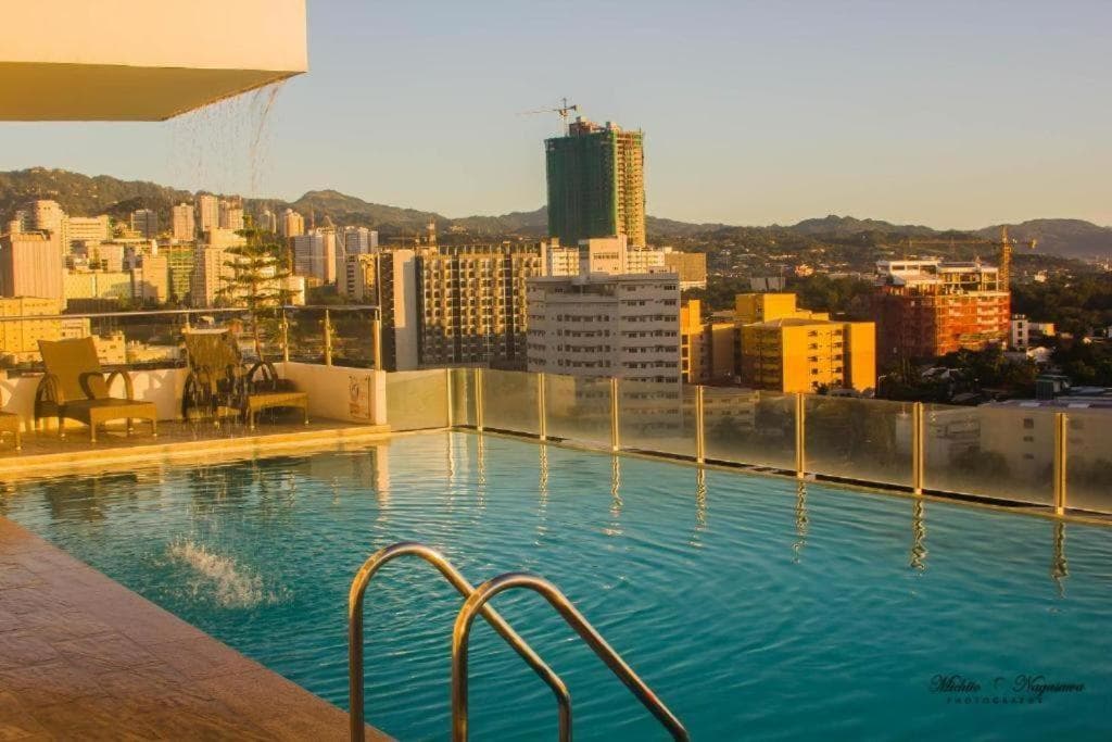 Mabolo garden flat a9 Rooftop Pool Shortwalk to Ayala Mall, photo 5