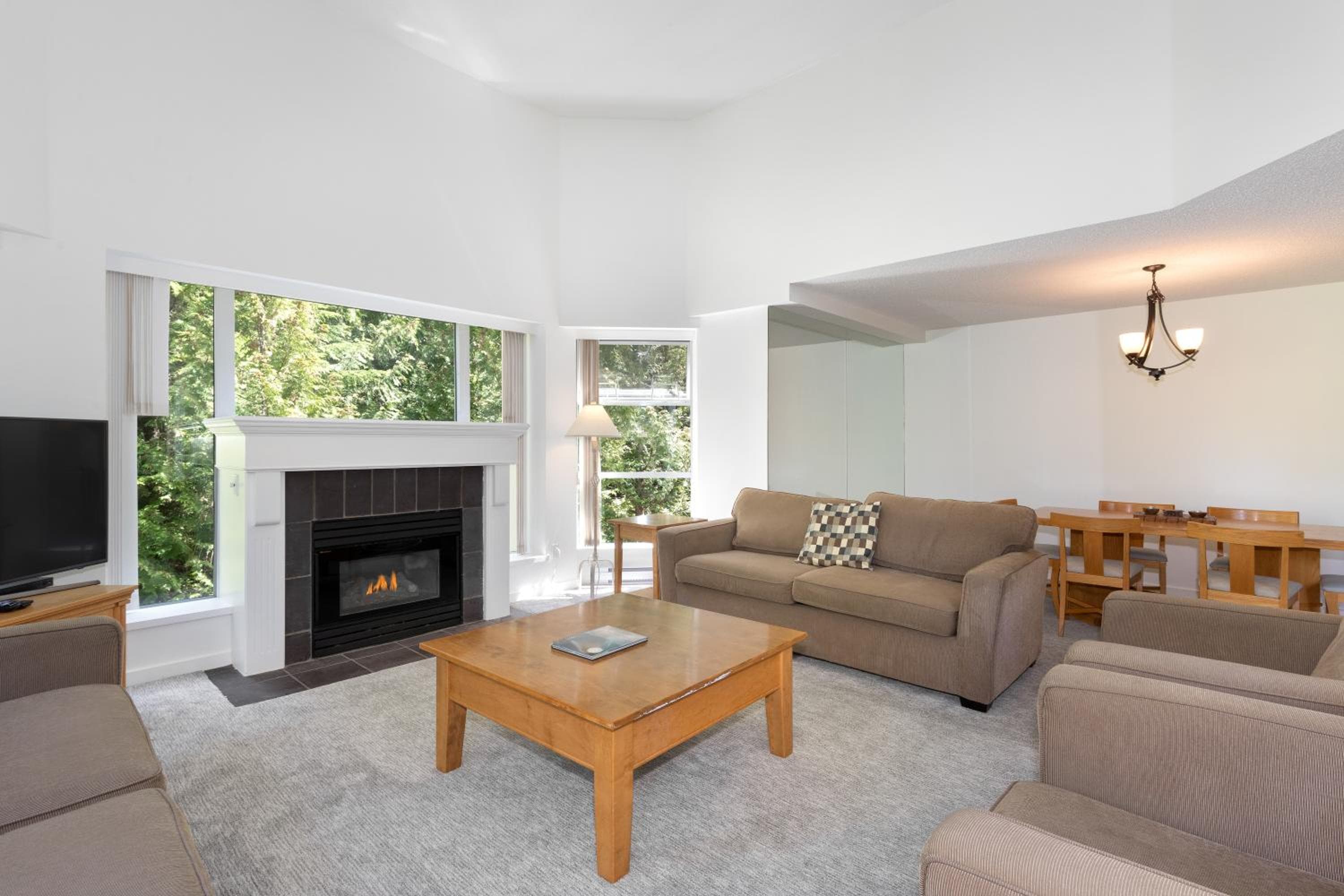 The Woodrun Lodge by Whiski Jack, Whistler, photo 3