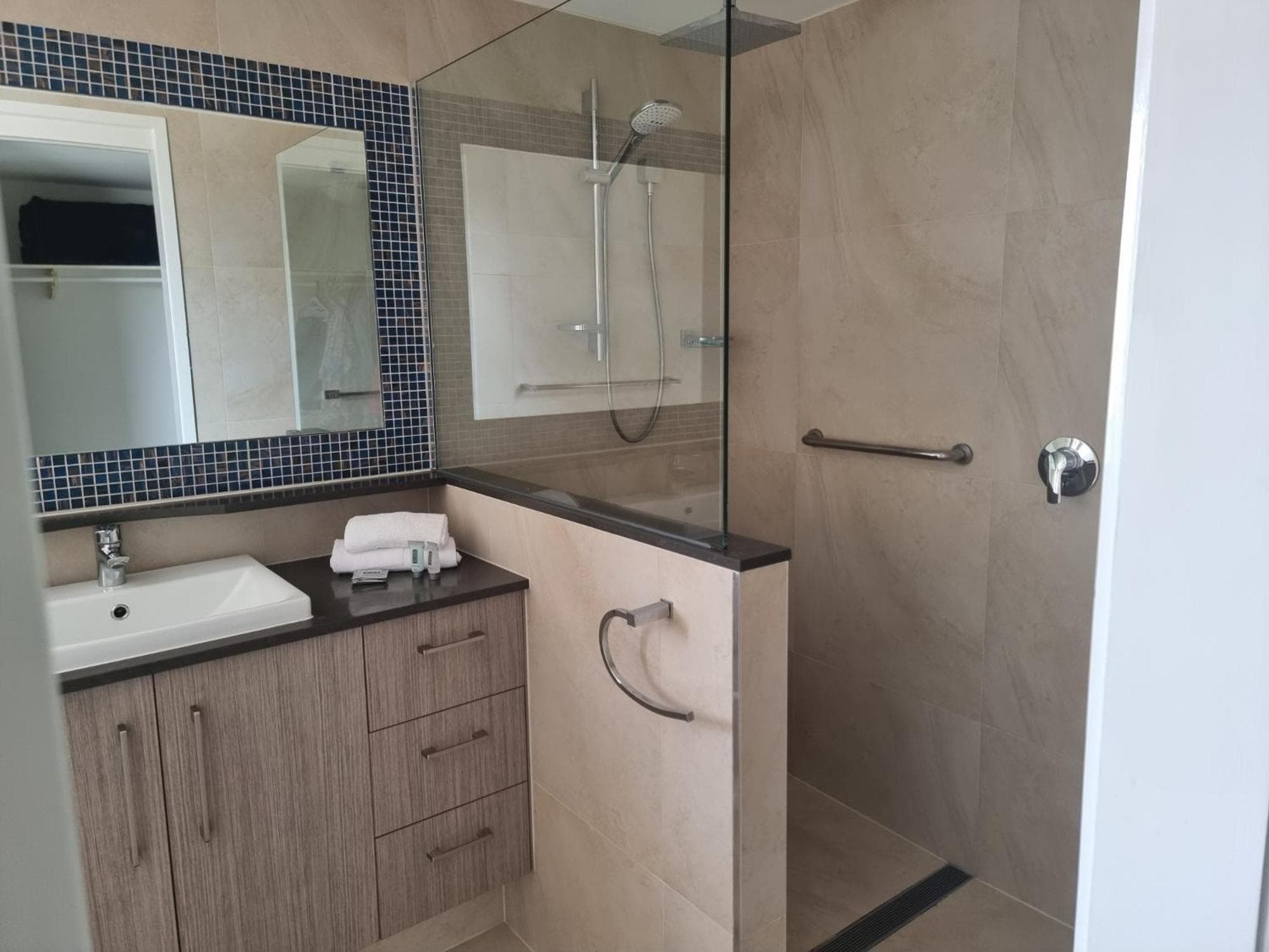 The Waterford Prestige Apartments, Caloundra, photo 3