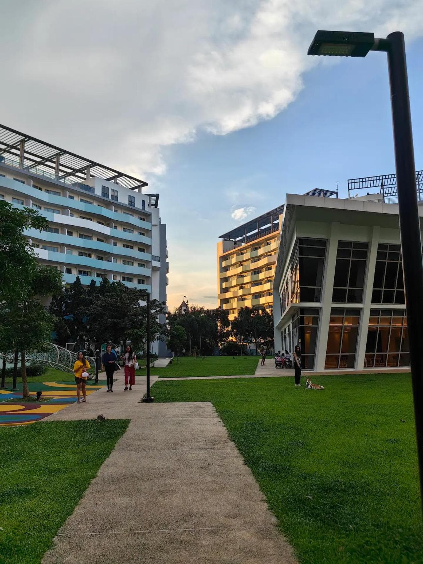 Cozy Oasis, Mountain + Skyline View, Free Pool, Manila, photo 2