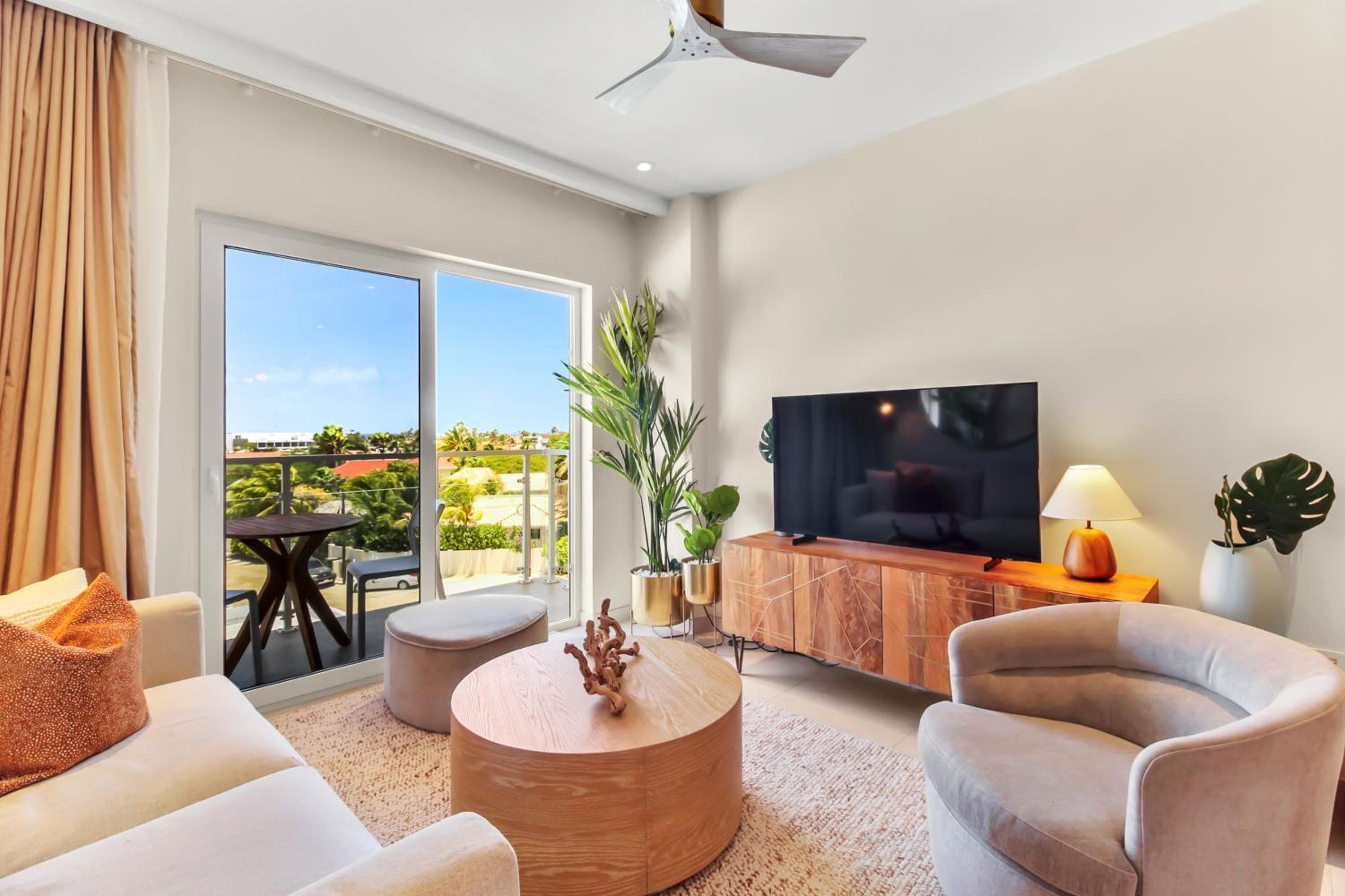 Aracari Residences by Bocobay - Luxury Condos 5 min Walk to Ritz and Palm Beach, Palm-Eagle Beach, photo 5