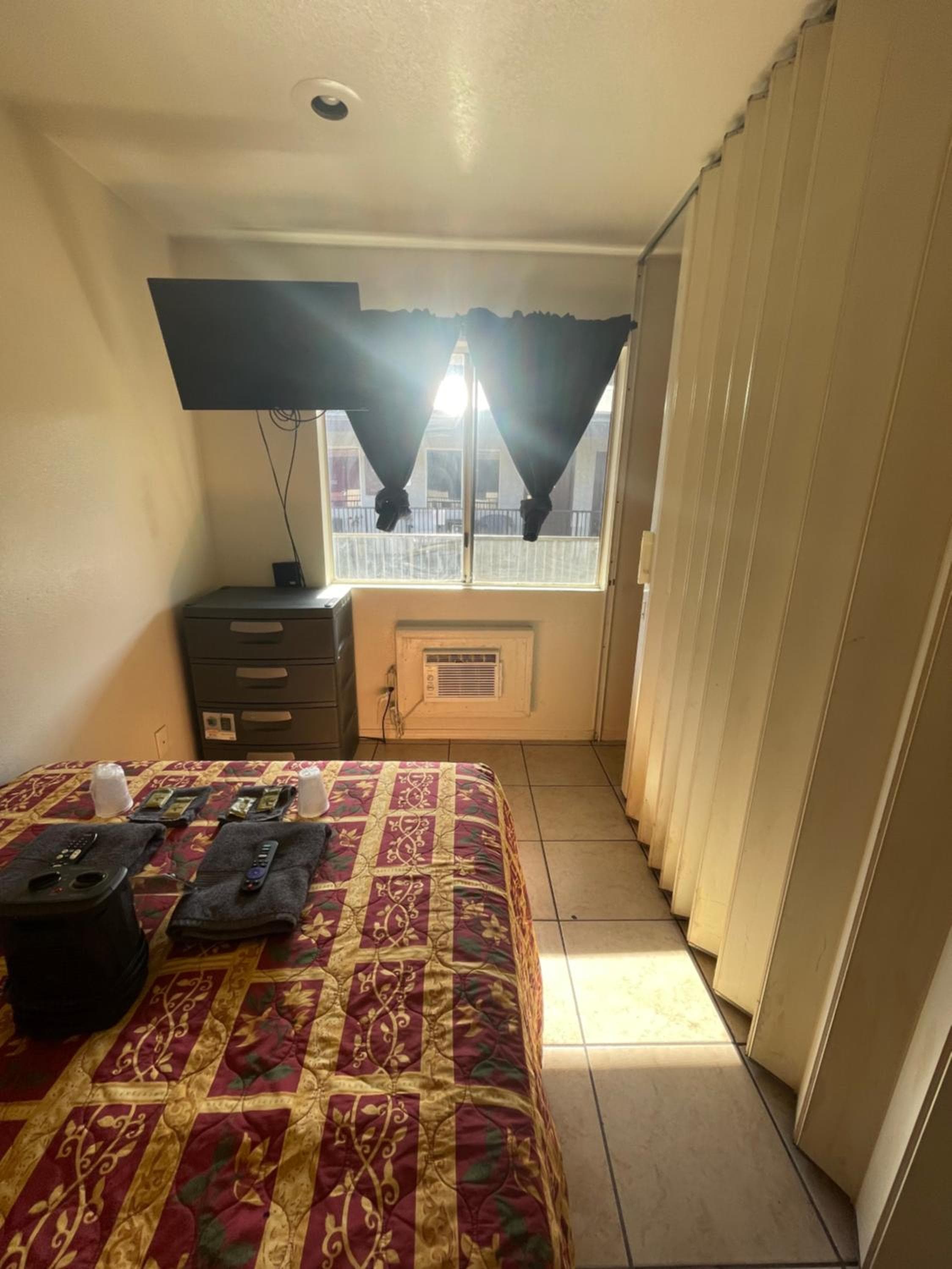 Crown Inn & Suites, Spring Valley, photo 5