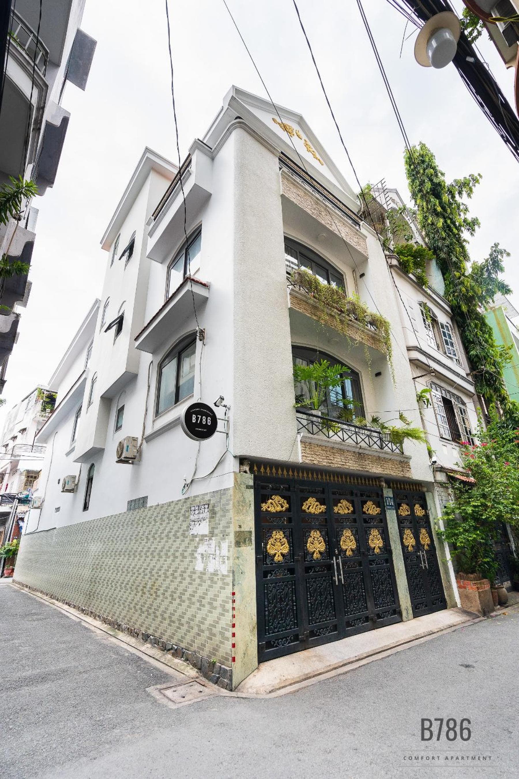 Building at B786 Airport Apartment