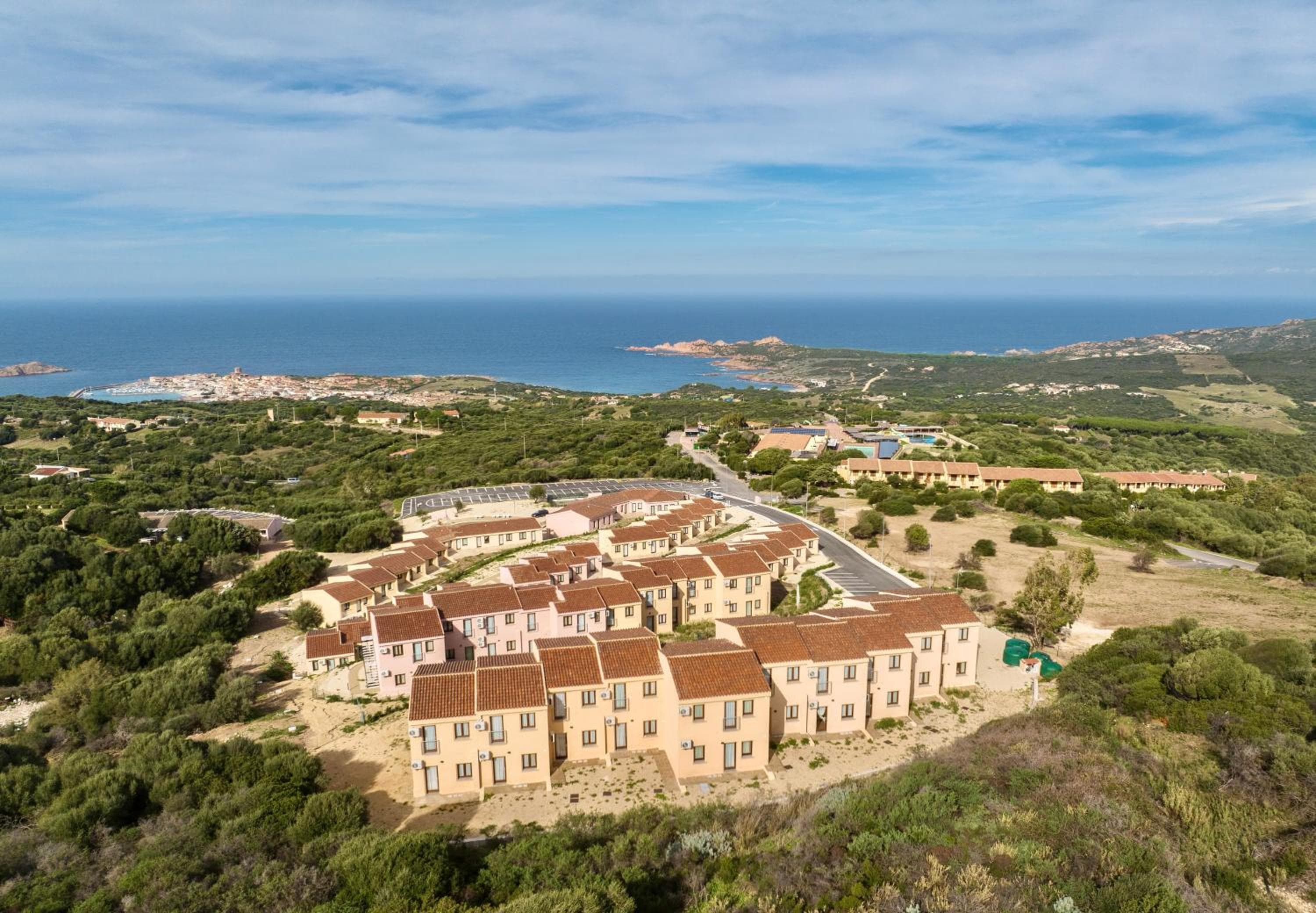 Residence with swimming-pool in Isola Rossa, just about 2 km from the beach La Marinedda, Isola Rossa