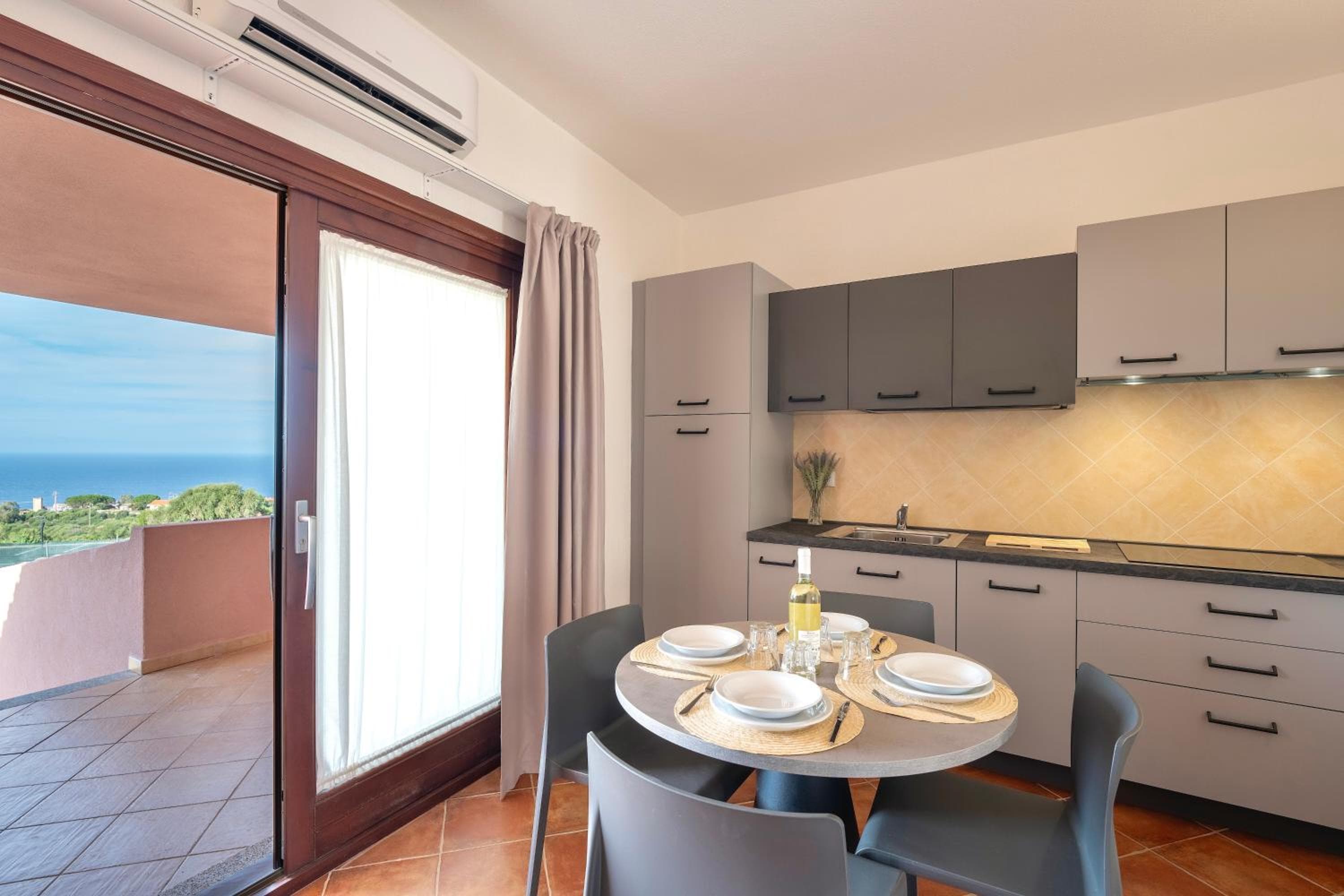Residence with swimming-pool in Isola Rossa, just about 2 km from the beach La Marinedda, Isola Rossa, photo 2