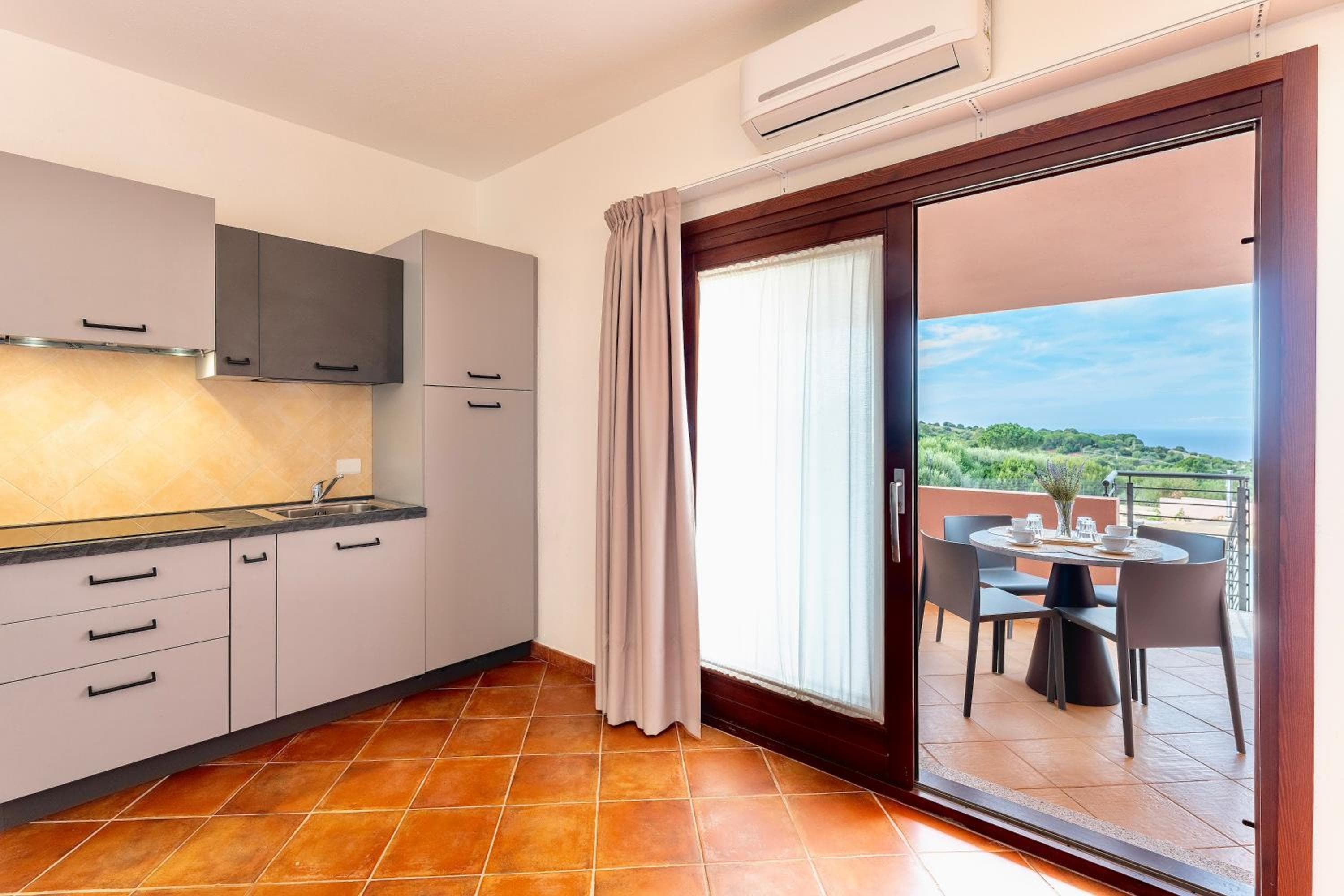 Residence with swimming-pool in Isola Rossa, just about 2 km from the beach La Marinedda, Isola Rossa, photo 4