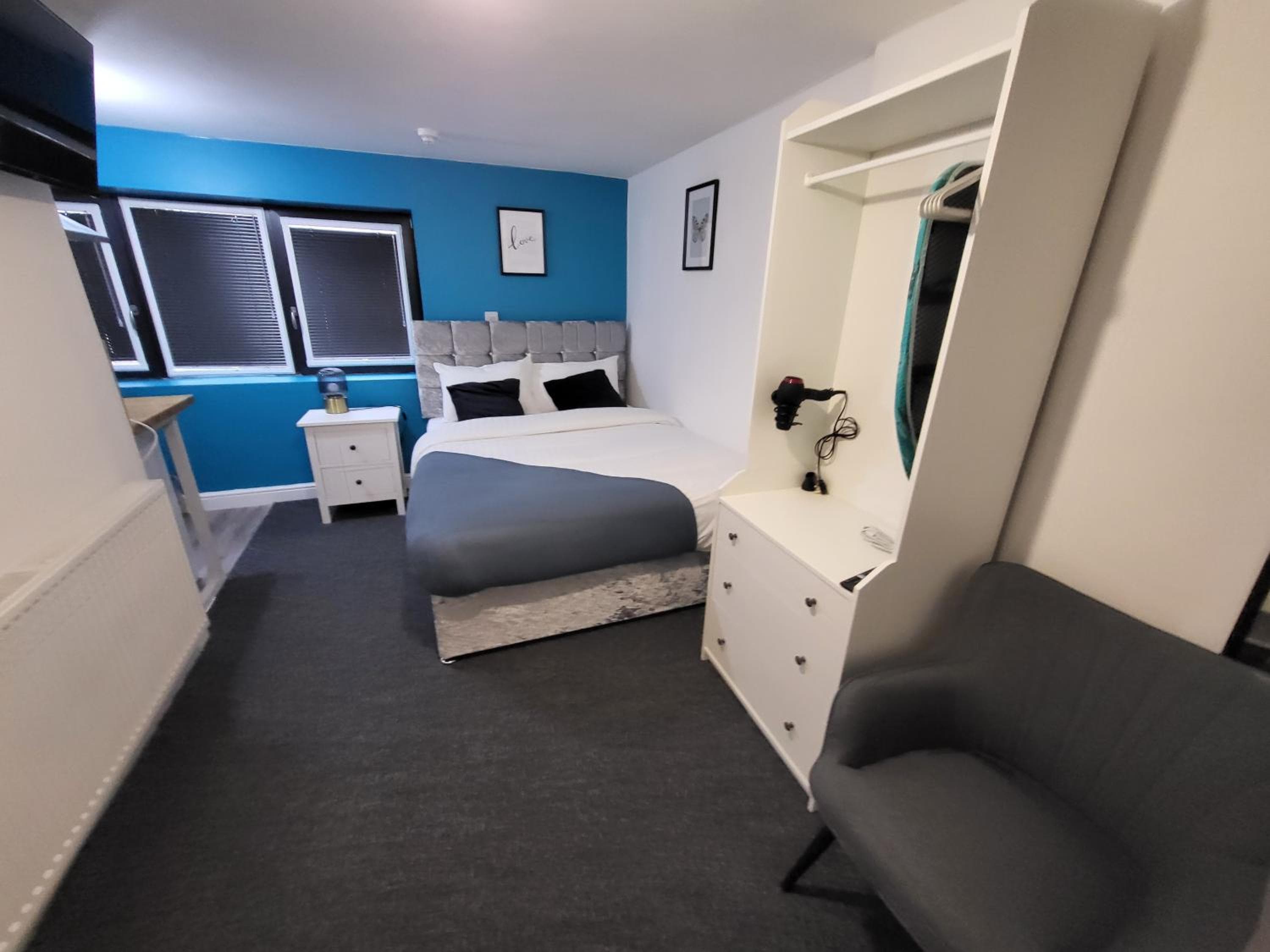Premier Studios Nottingham - Tring Vale, Nottingham, photo 5