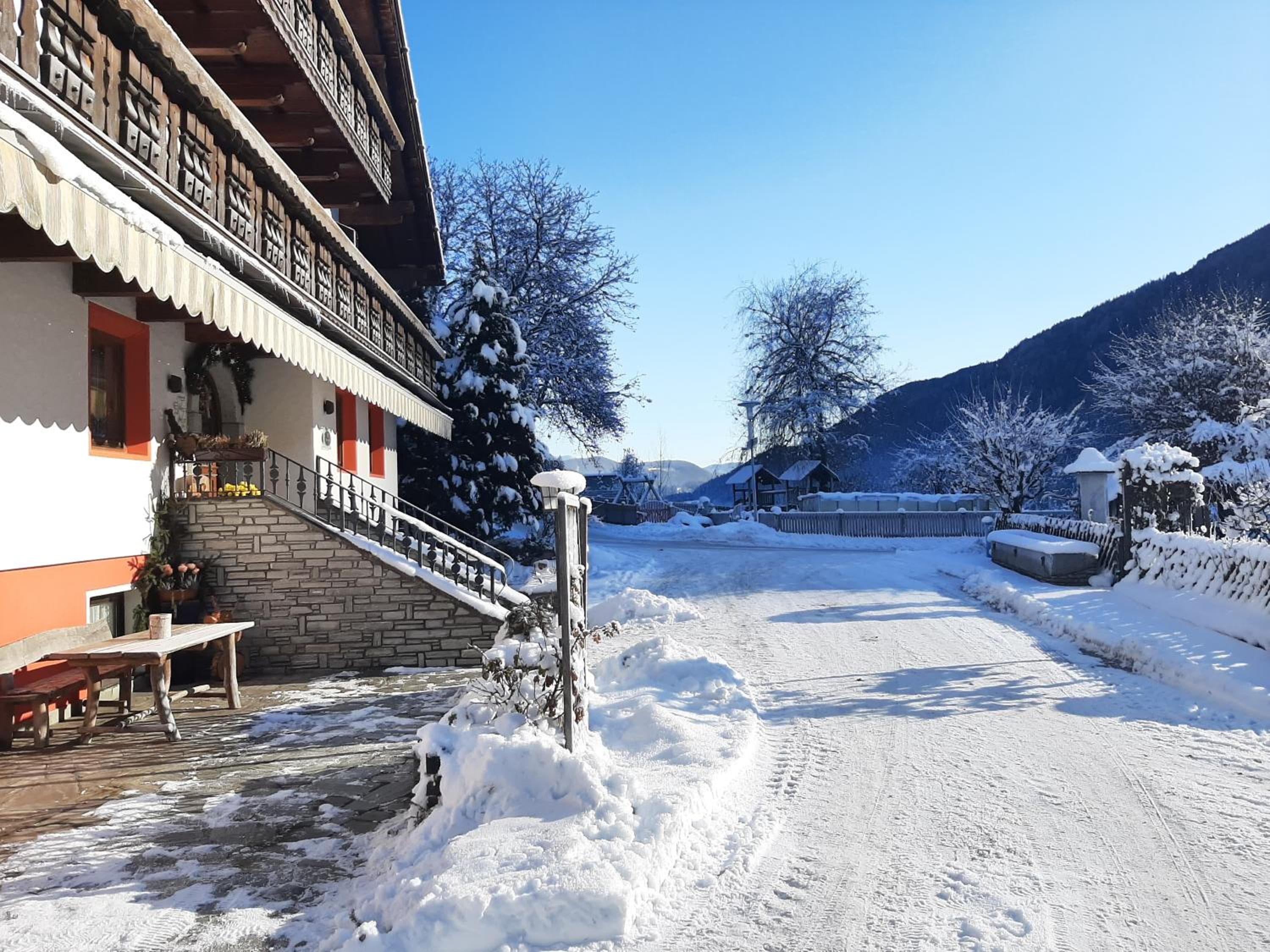 Residence Obermoarhof - Family Apartments with Pool & Playground, Vandoies