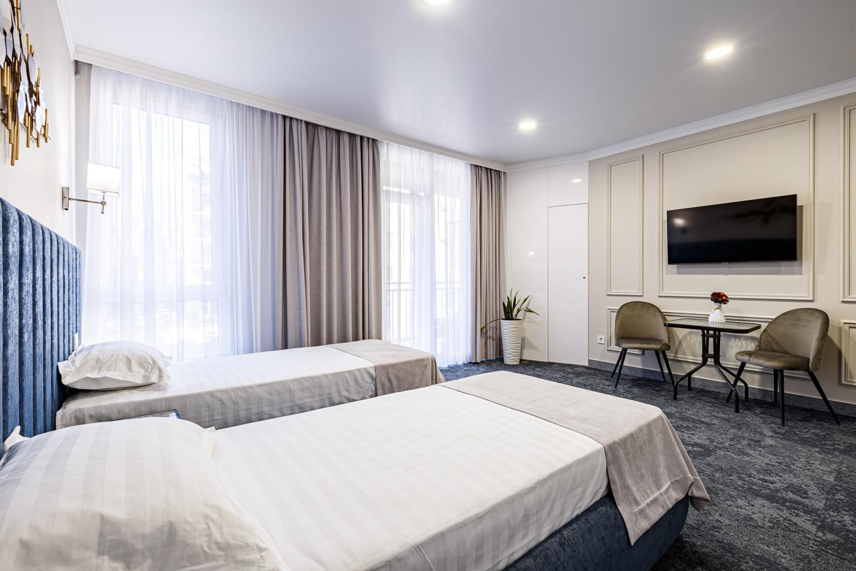 ApartReserve Avtorskiy Aparthotel, Ivano-Frankivsʼk, photo 6