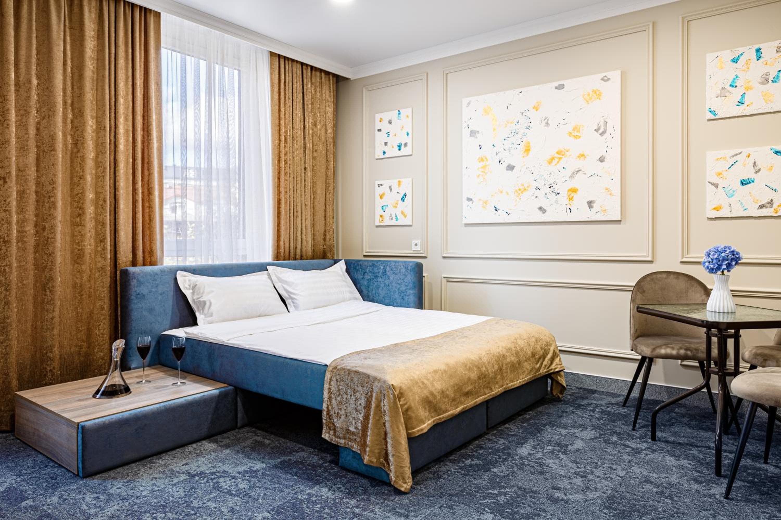 ApartReserve Avtorskiy Aparthotel, Ivano-Frankivsʼk, photo 5