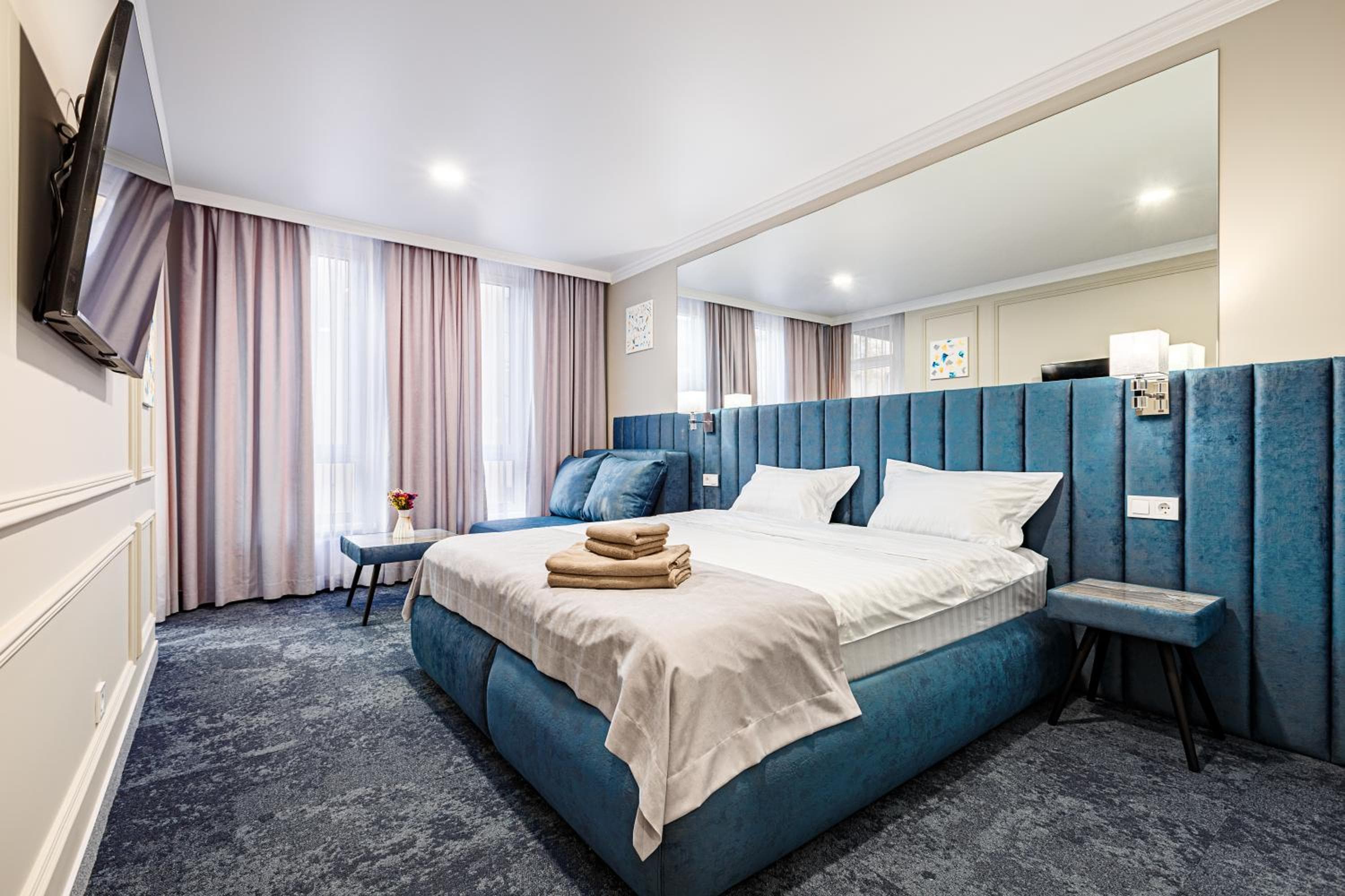 ApartReserve Avtorskiy Aparthotel, Ivano-Frankivsʼk, photo 4
