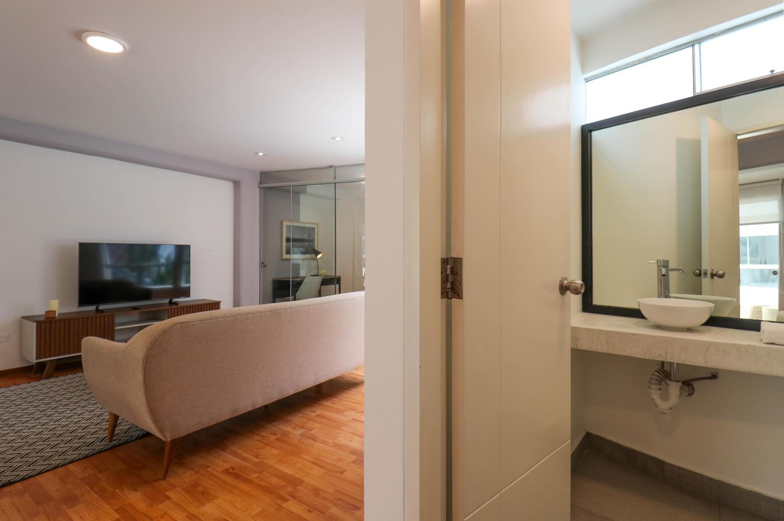 Barranco Suites 3BR Near Malecon By Wynwood House, Lima, photo 5
