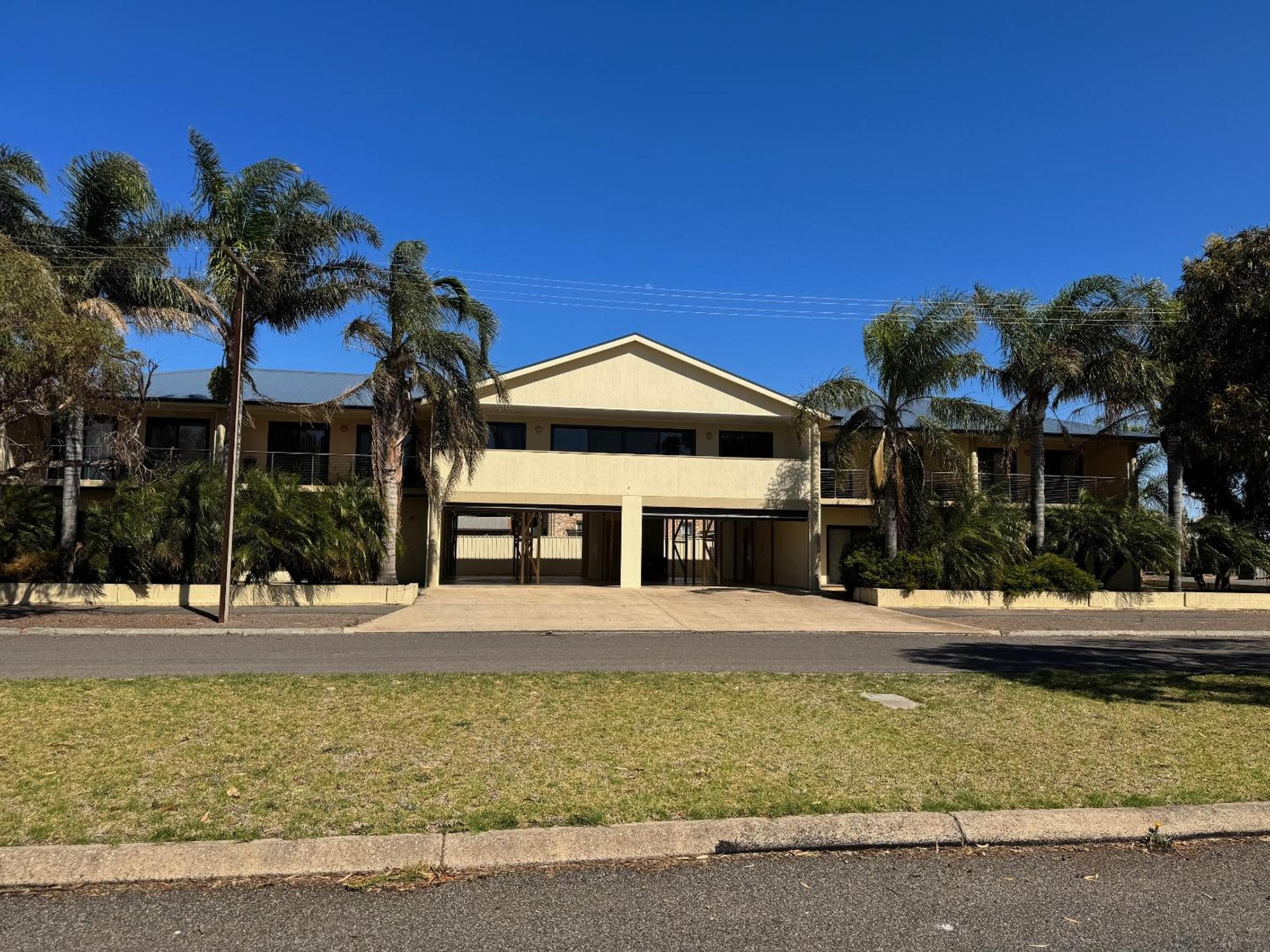 Cowell Townhouse apartments, Cowell