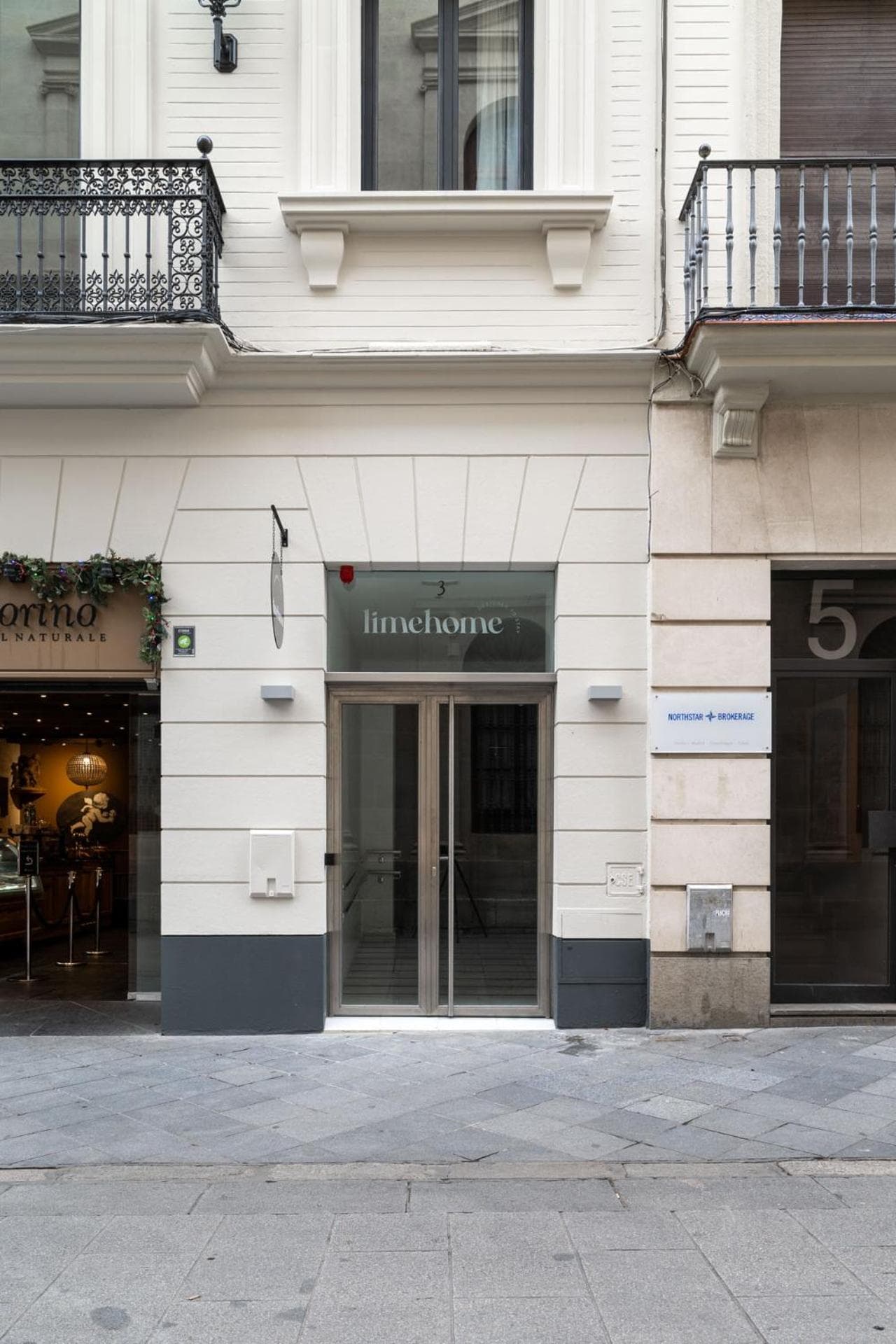 Limehome Sevilla Calle Granada, Seville