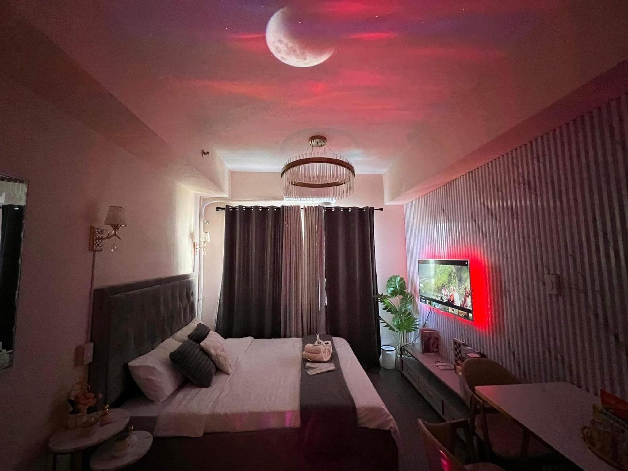 Hotel room at Grace Residences Elevate Escapes - near BGC airport