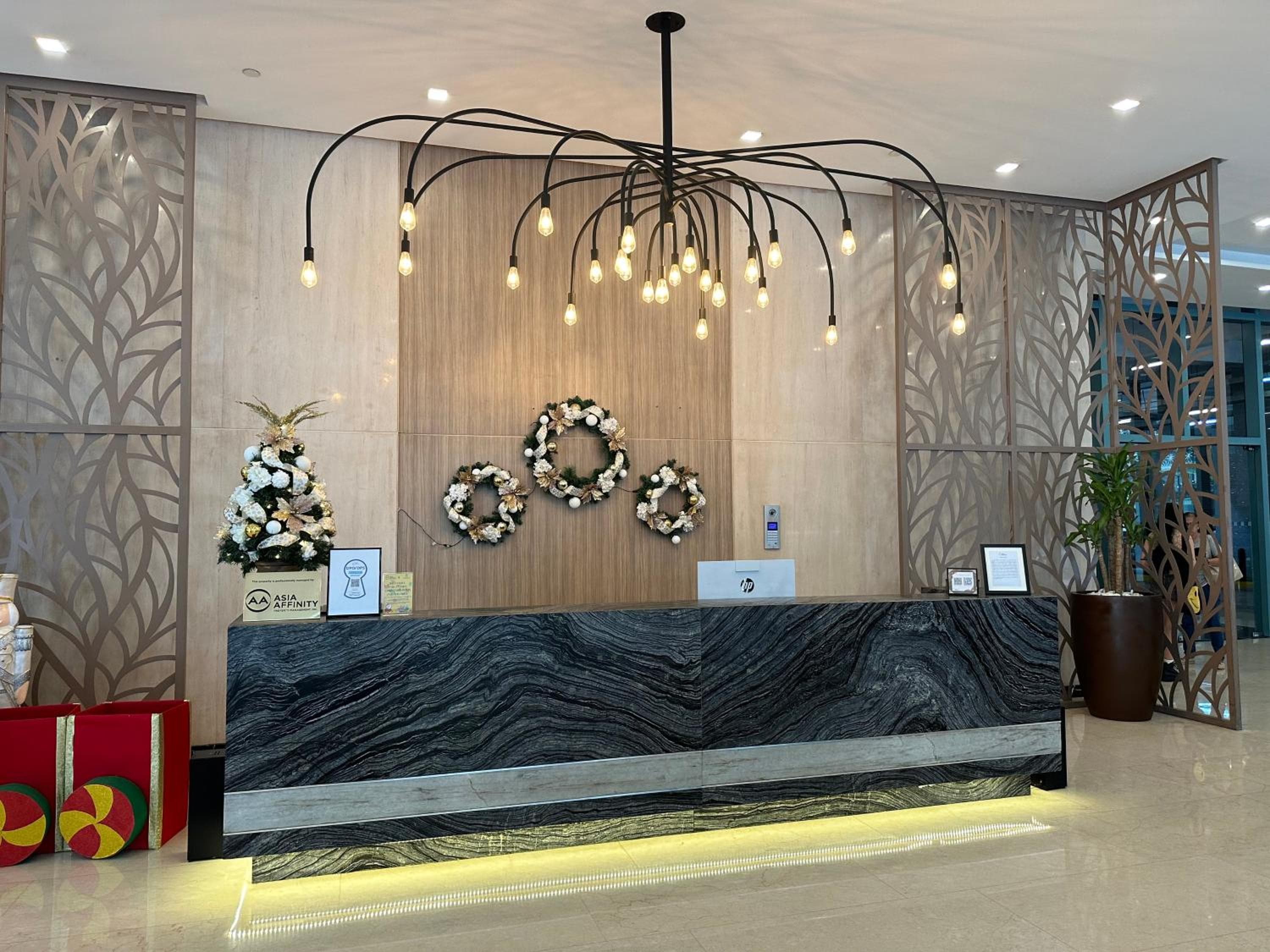 Deluxe Suite in One Uptown, BGC with Mall Fountain View, photo 5
