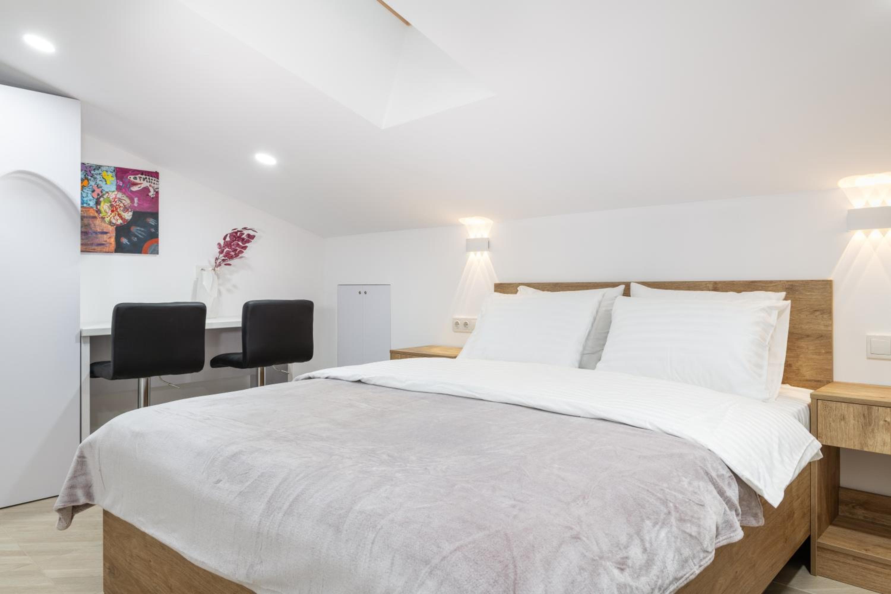 Theatre Boutique Apartments - Stylish - Walk Everywhere, Kyiv, photo 6