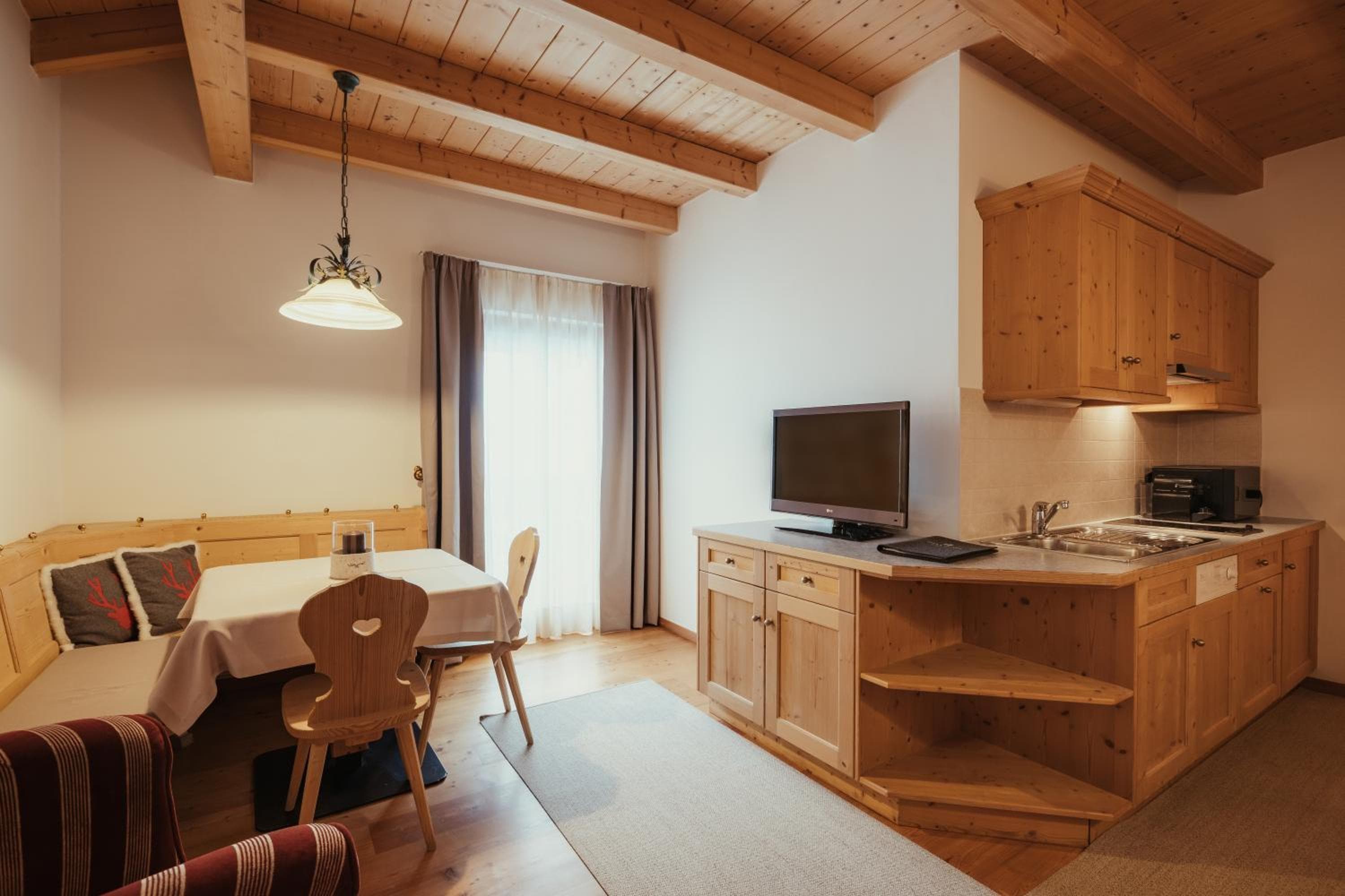 Villa Flora Mountain Lodges, San Cassiano, photo 3