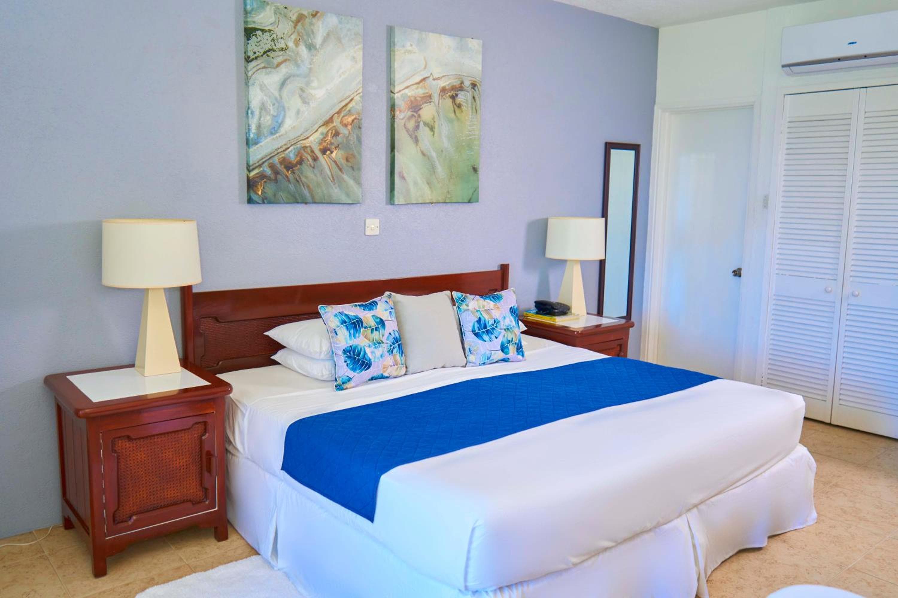 Tropical Sunset Beach Apartment Hotel, Saint James, photo 4