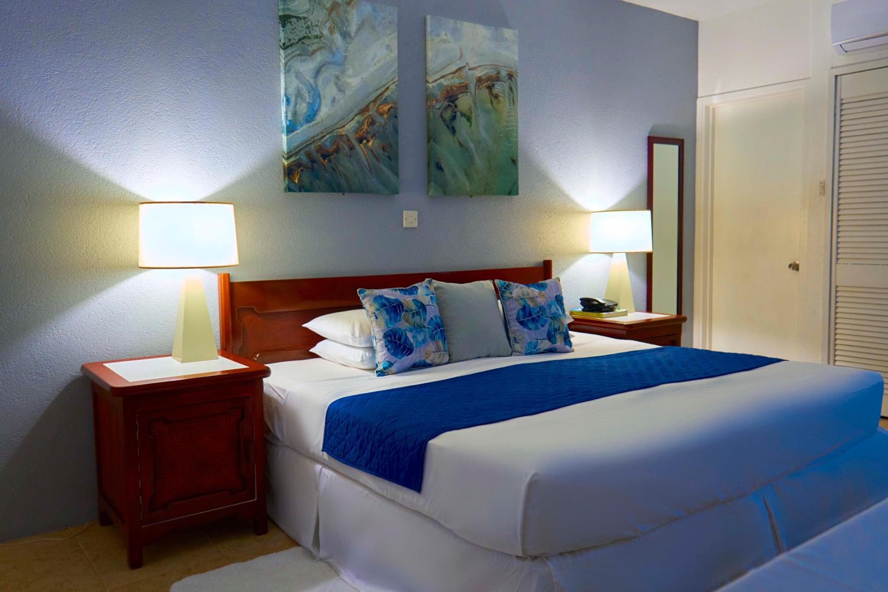 Tropical Sunset Beach Apartment Hotel, Saint James, photo 3