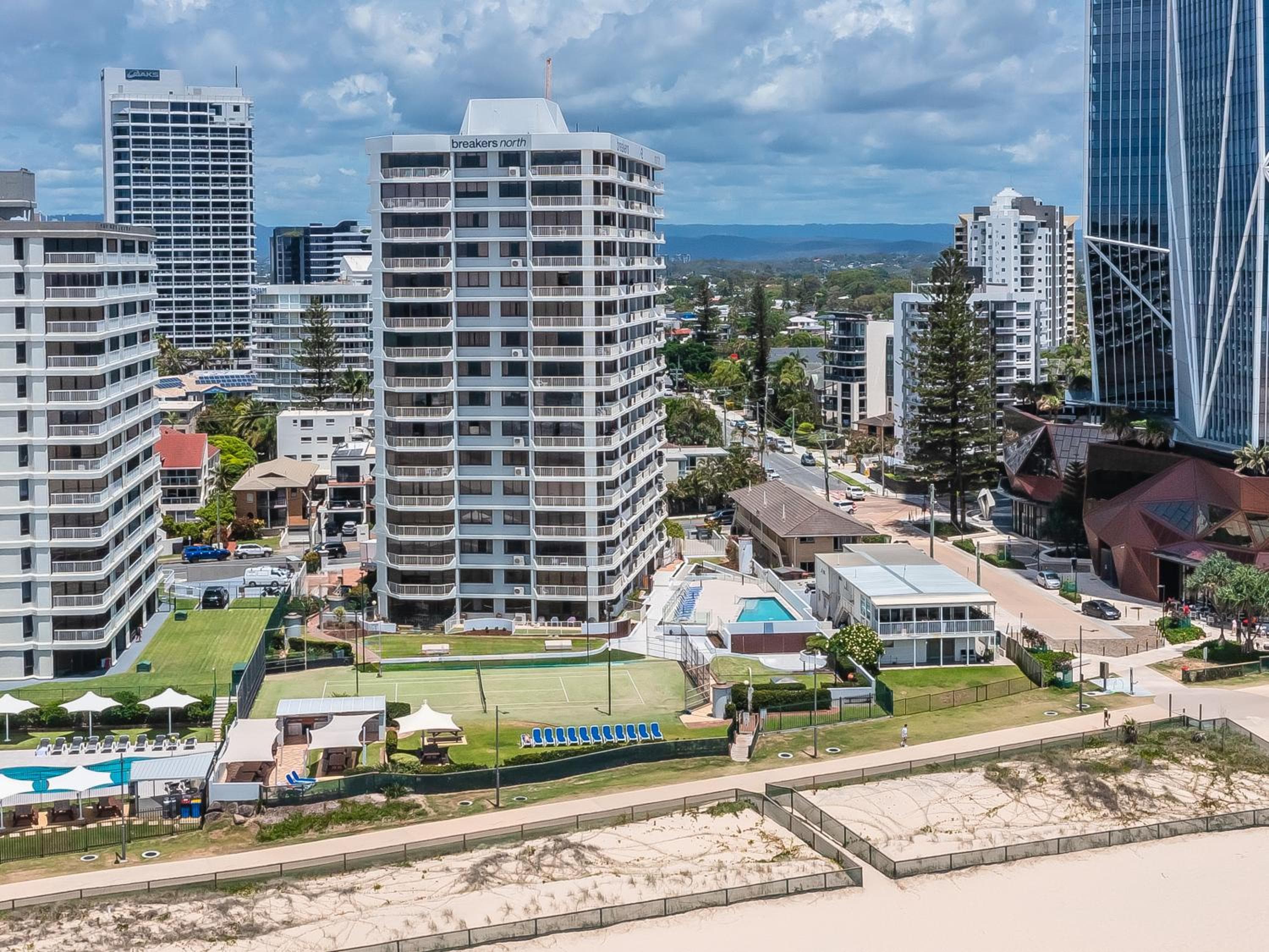 Breakers North Absolute Beachfront Apartments - Official, Gold Coast
