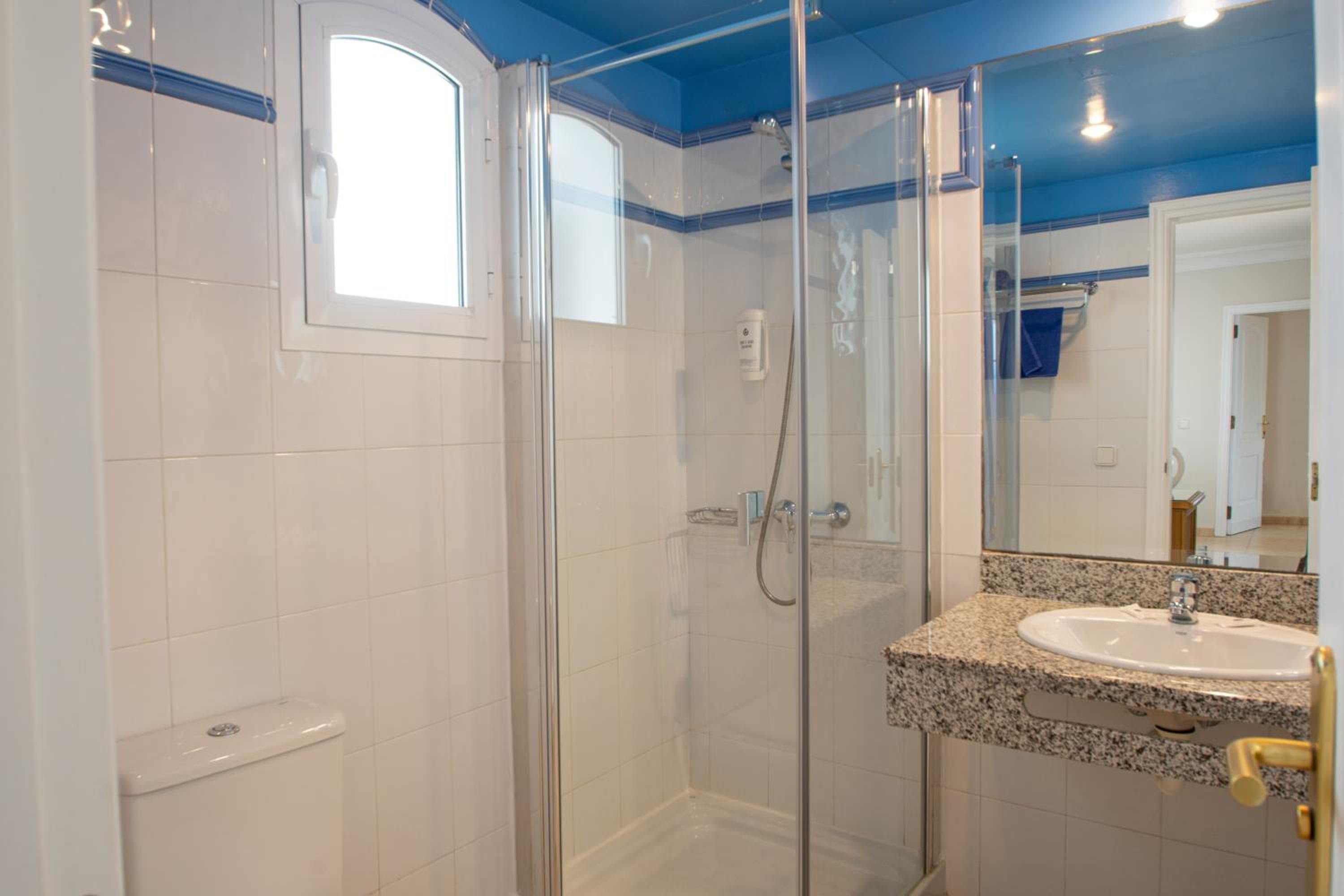 Apartamentos LIVVO Coloradamar, Playa Blanca, photo 2