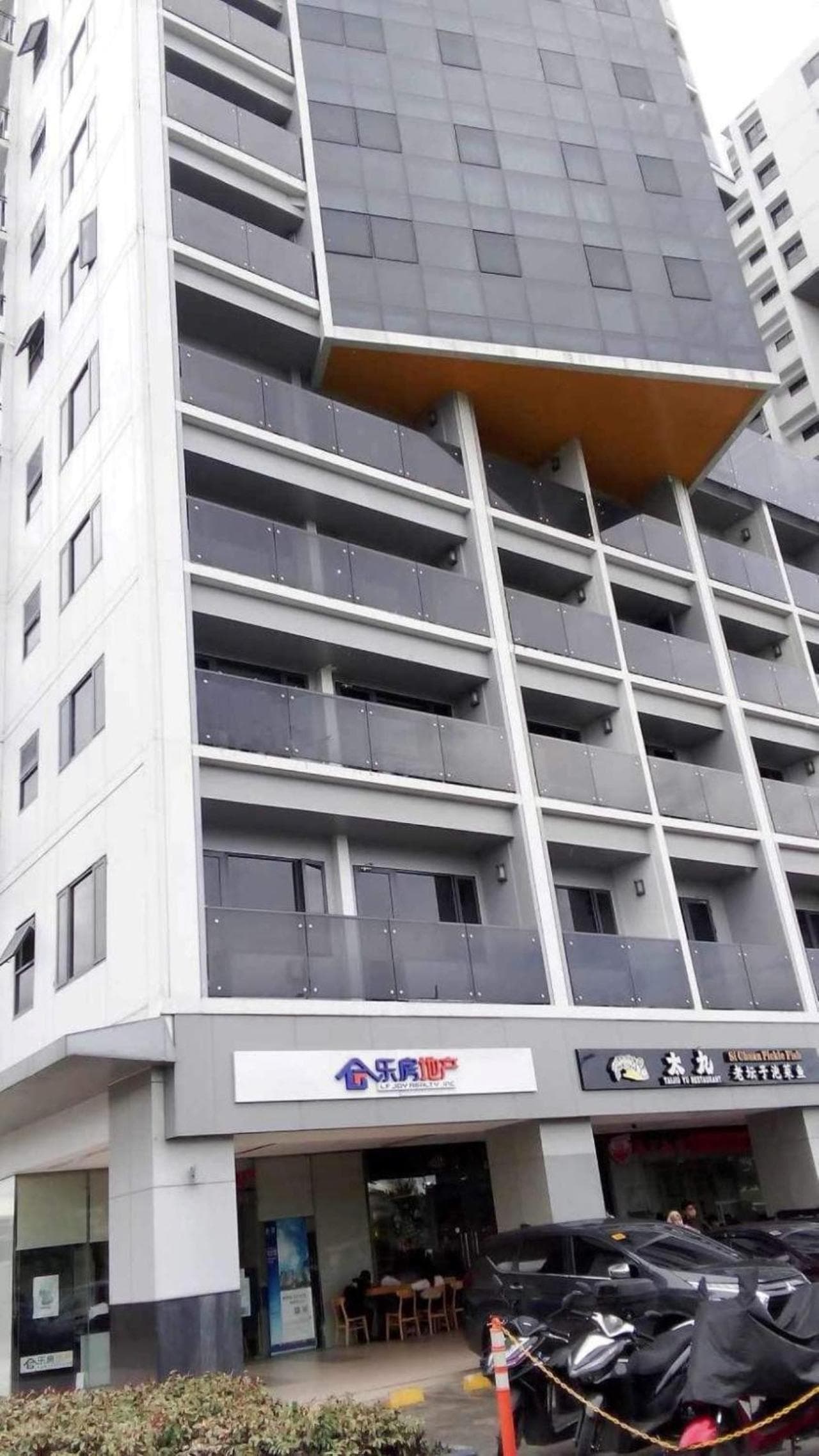 The SPLENDOR Comfortable living by Awsom Phil, Manila