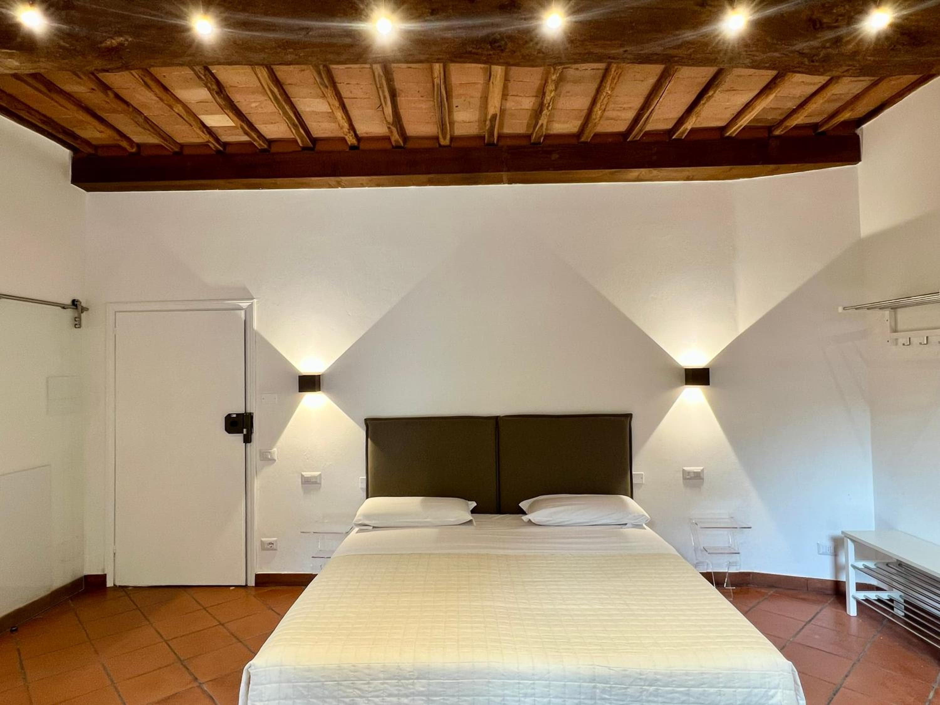 Regis Condo, Siena, photo 2