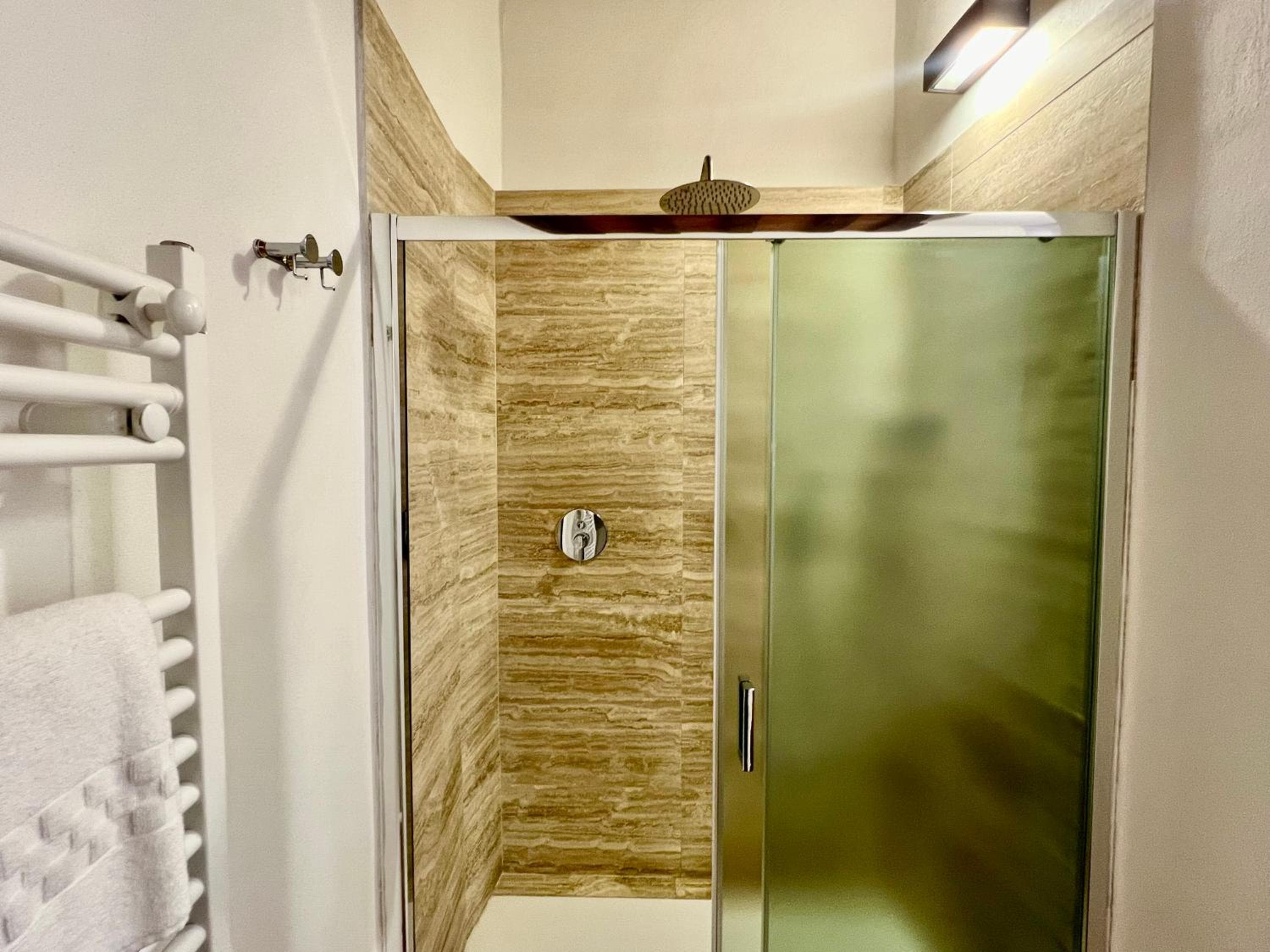 Regis Condo, Siena, photo 3