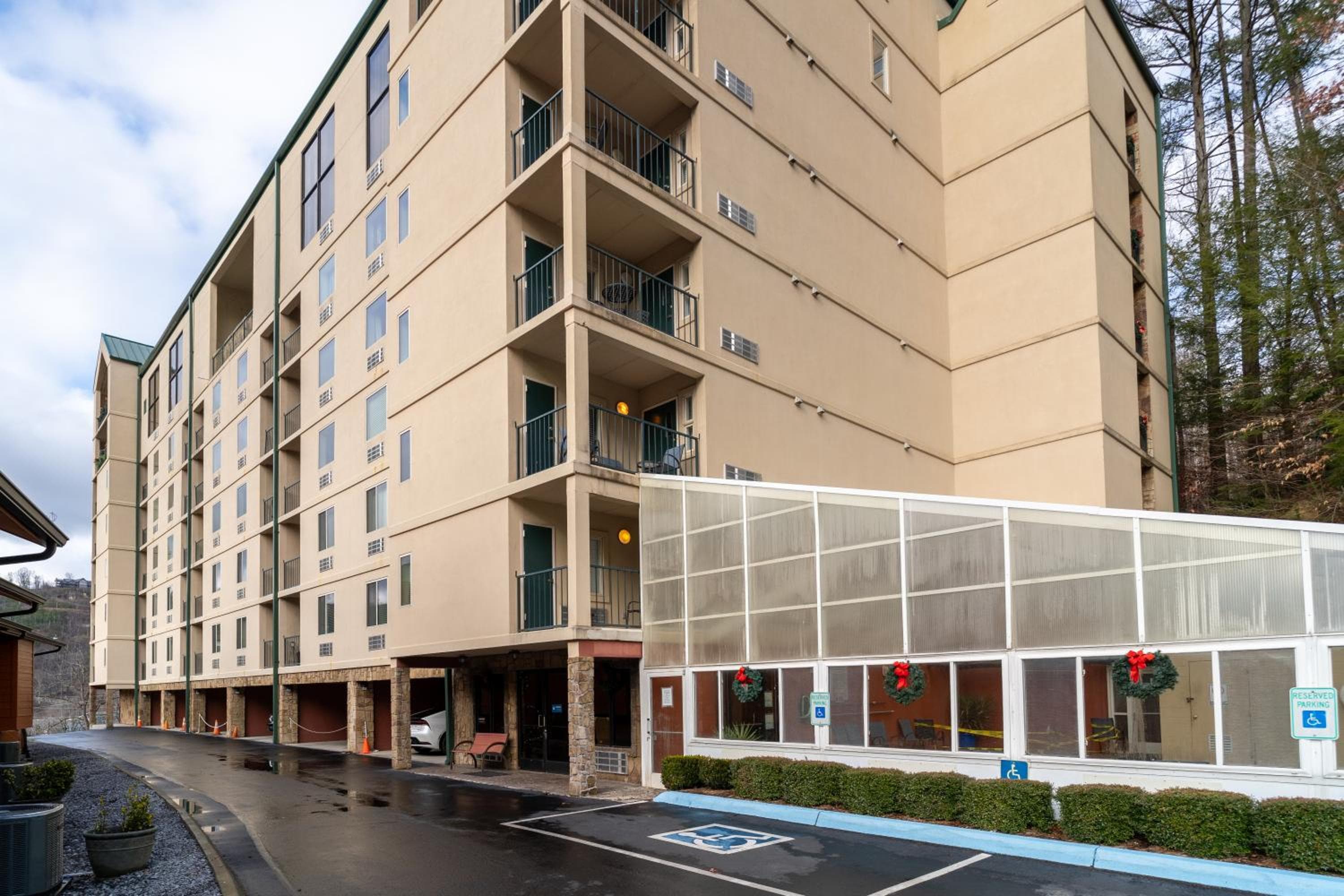Condo in Gatlinburg very peaceful - 10 min Walk to Main Strip, Gatlinburg