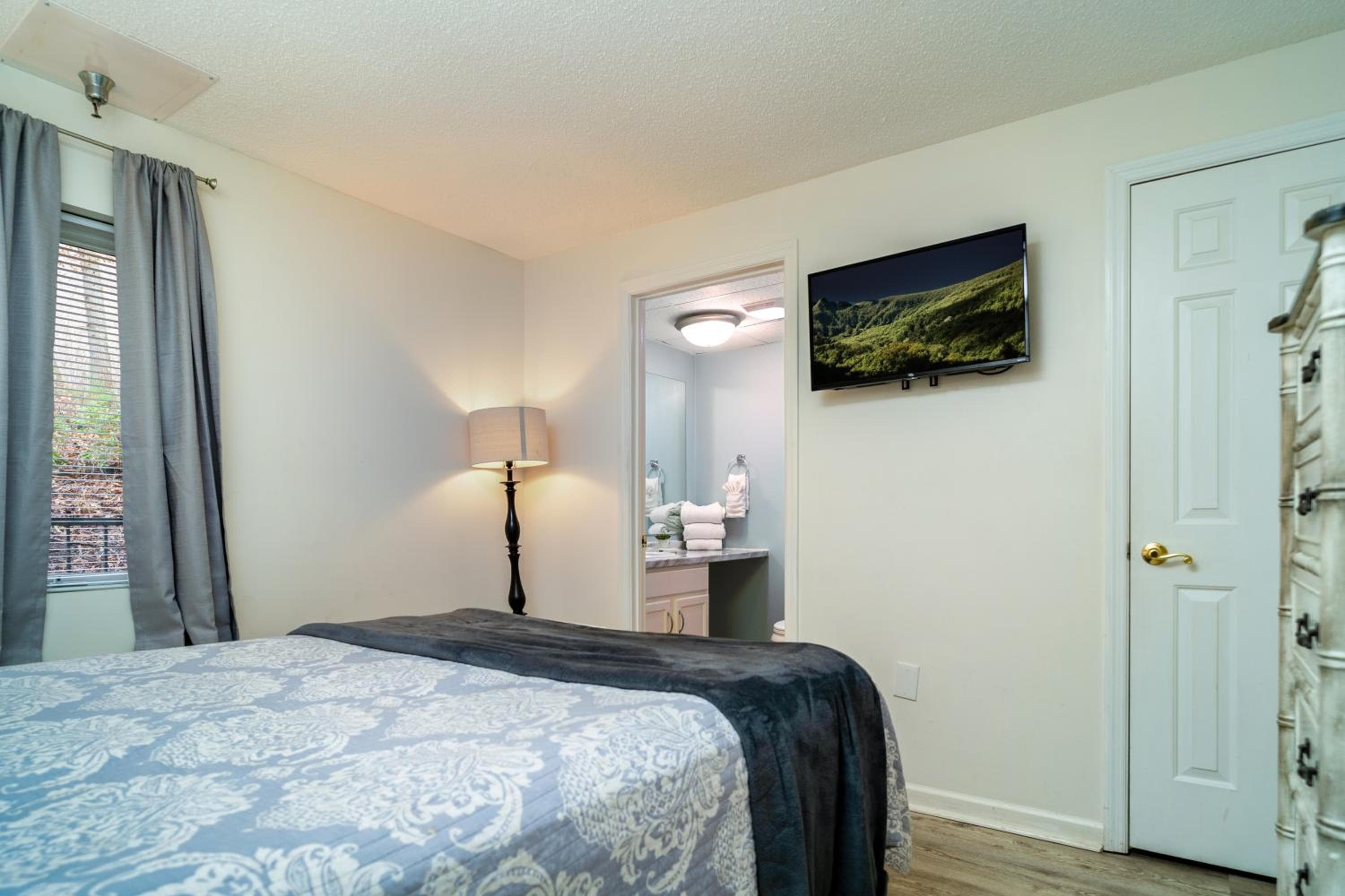 Condo in Gatlinburg very peaceful - 10 min Walk to Main Strip, Gatlinburg, photo 5