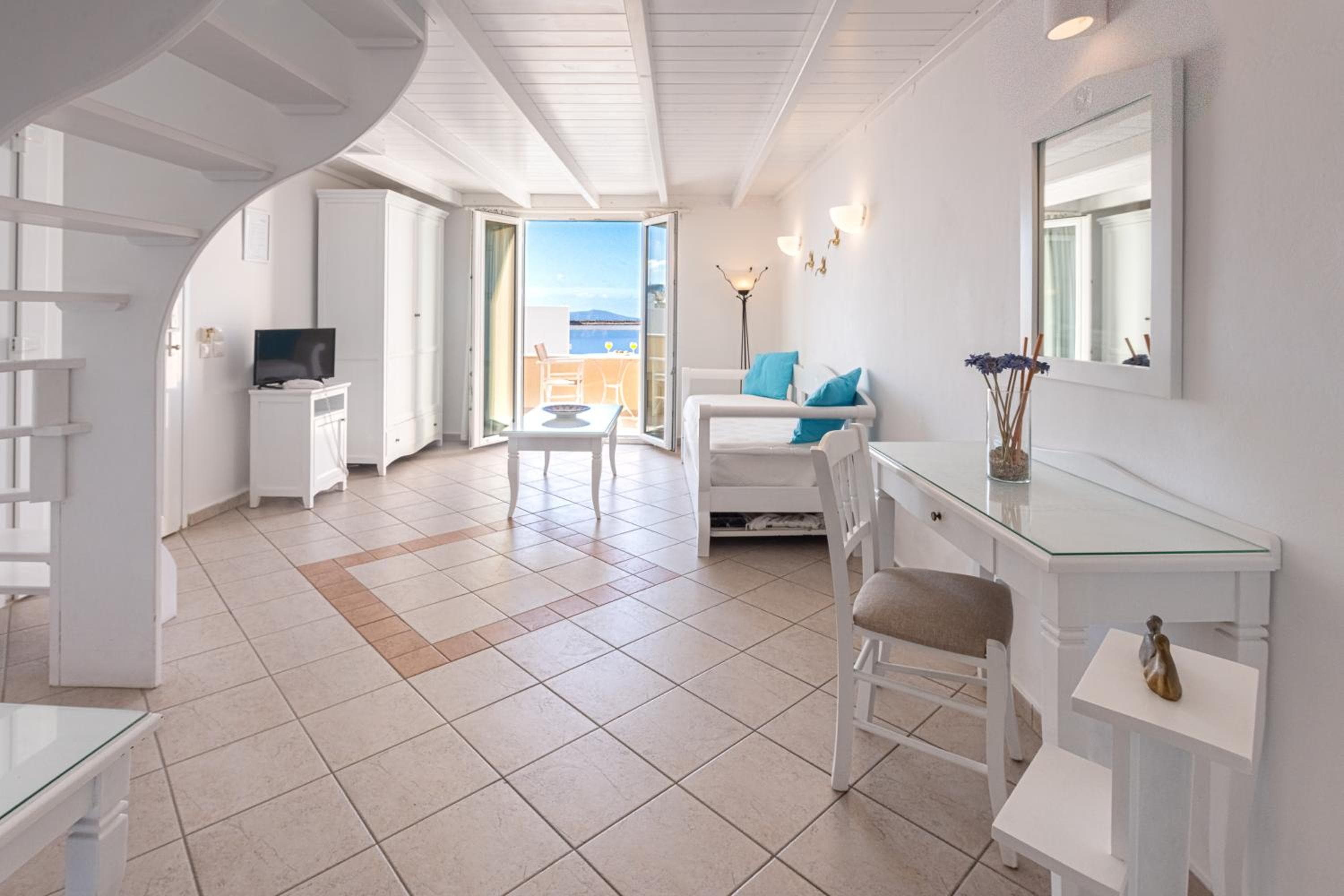 Reverie Santorini Hotel, Firostefani, photo 4