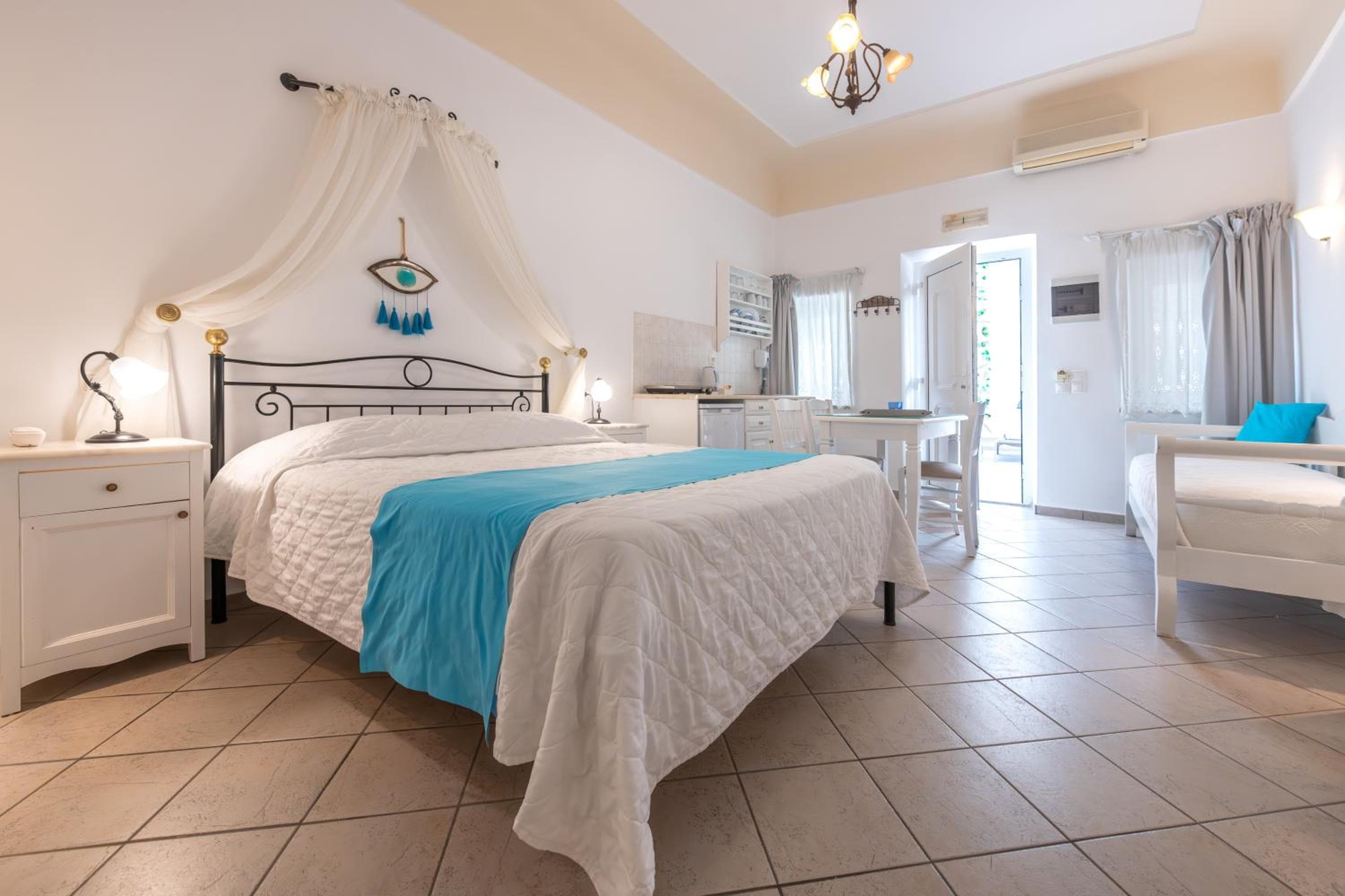 Reverie Santorini Hotel, Firostefani, photo 5